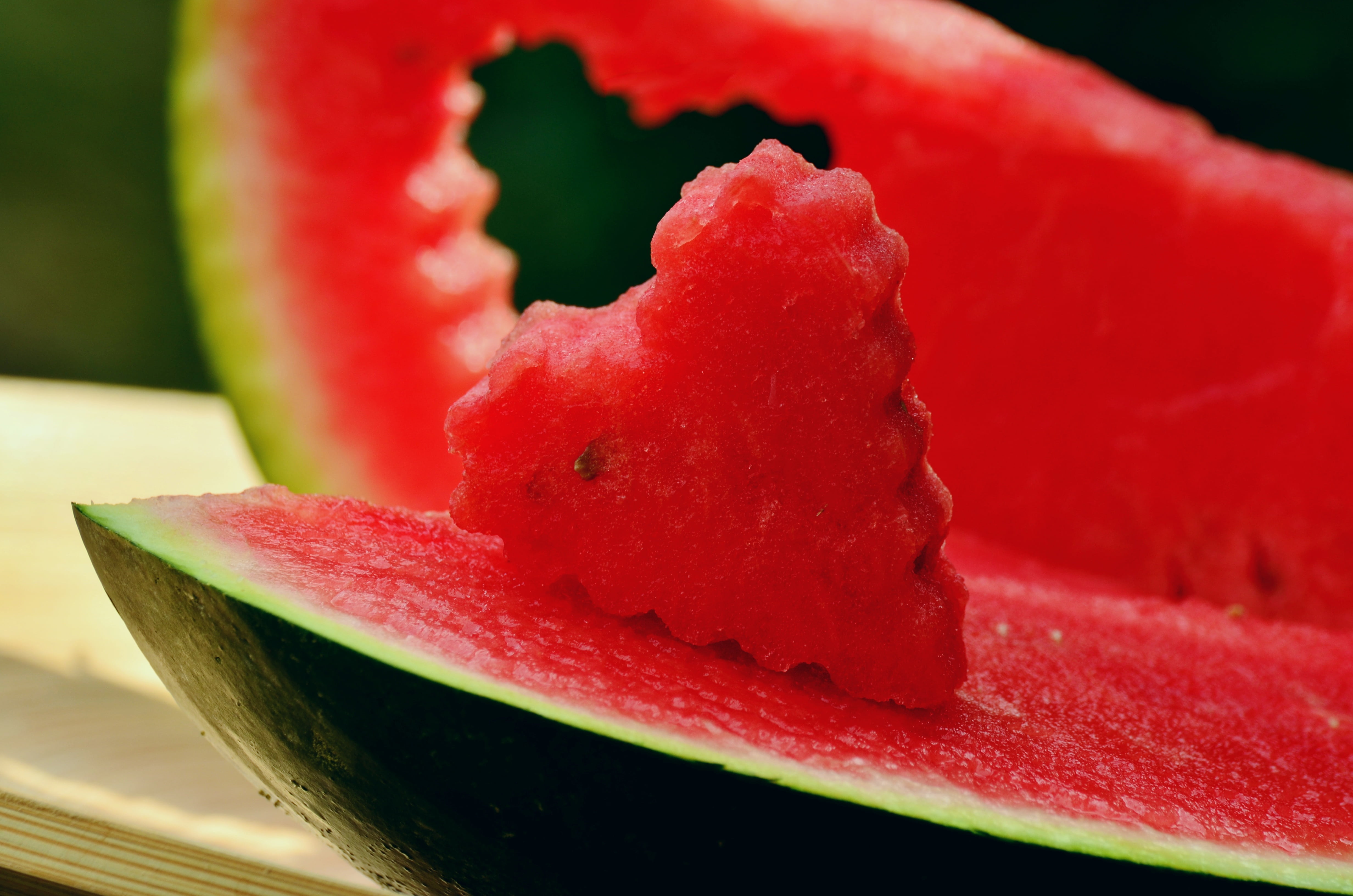 red, freshness, indoors, temptation, no people, slice, crushed, carved, fruit, juicy, 4K, healthy eating, food and drink, refreshment, ready-to-eat, still life, HD Wallpaper