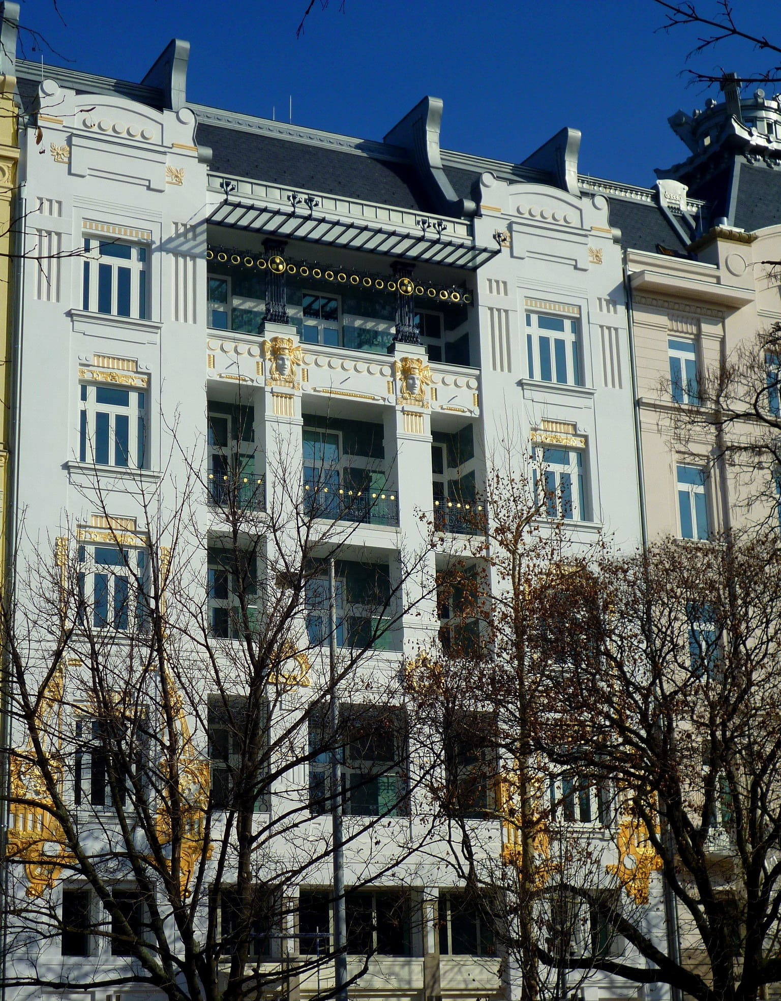 sunlight, american embassy, apartment, capital, dom square, residential district, building exterior, no people, budapest, old, town, day, city, sky, branch, Phone HD Wallpaper