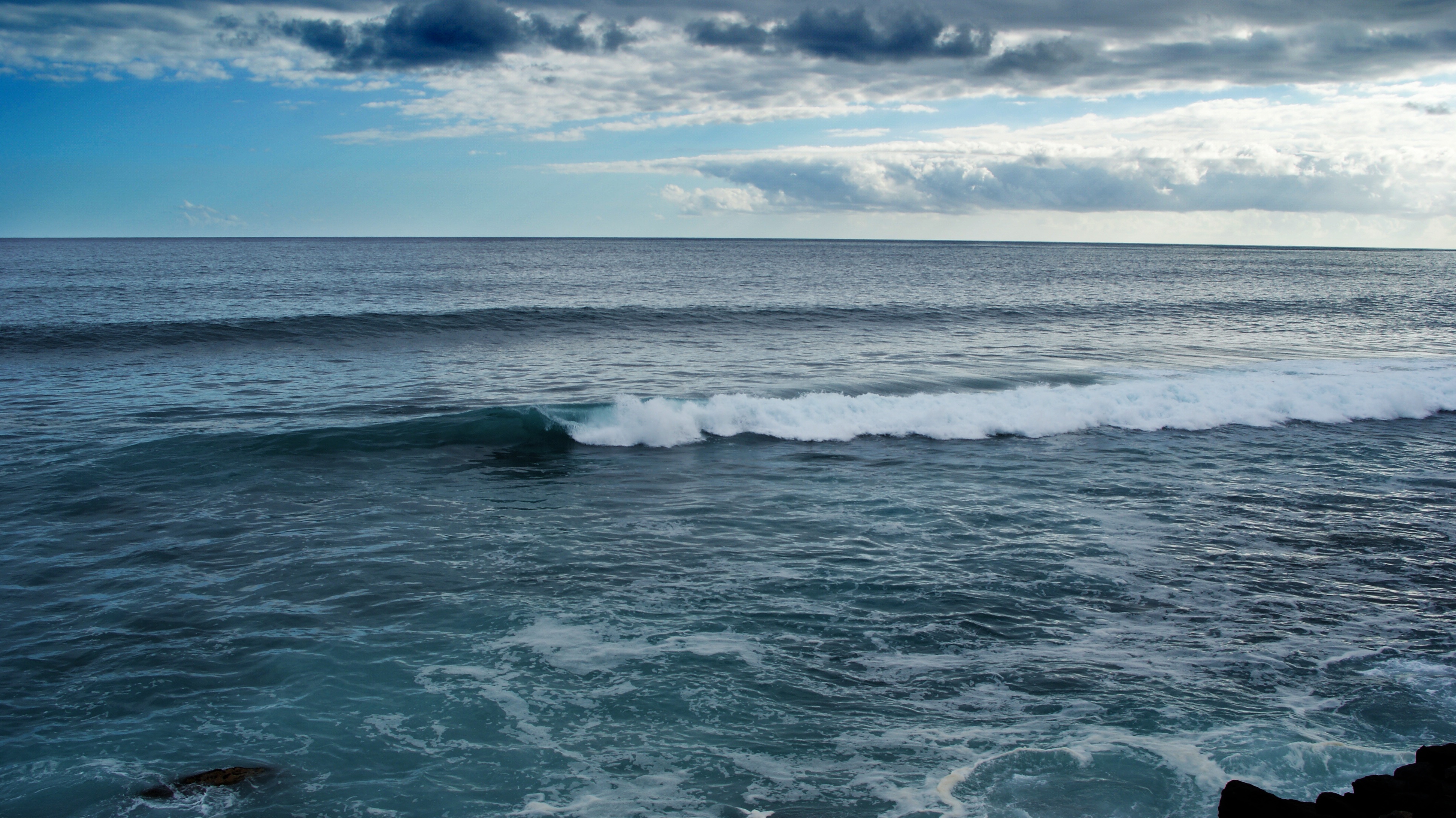 land, blue, tranquil scene, sport, 4K, beauty in nature, reunion island, sea waves, horizon over water, nature, outdoors, wave, tranquility, beach, sky, HD Wallpaper