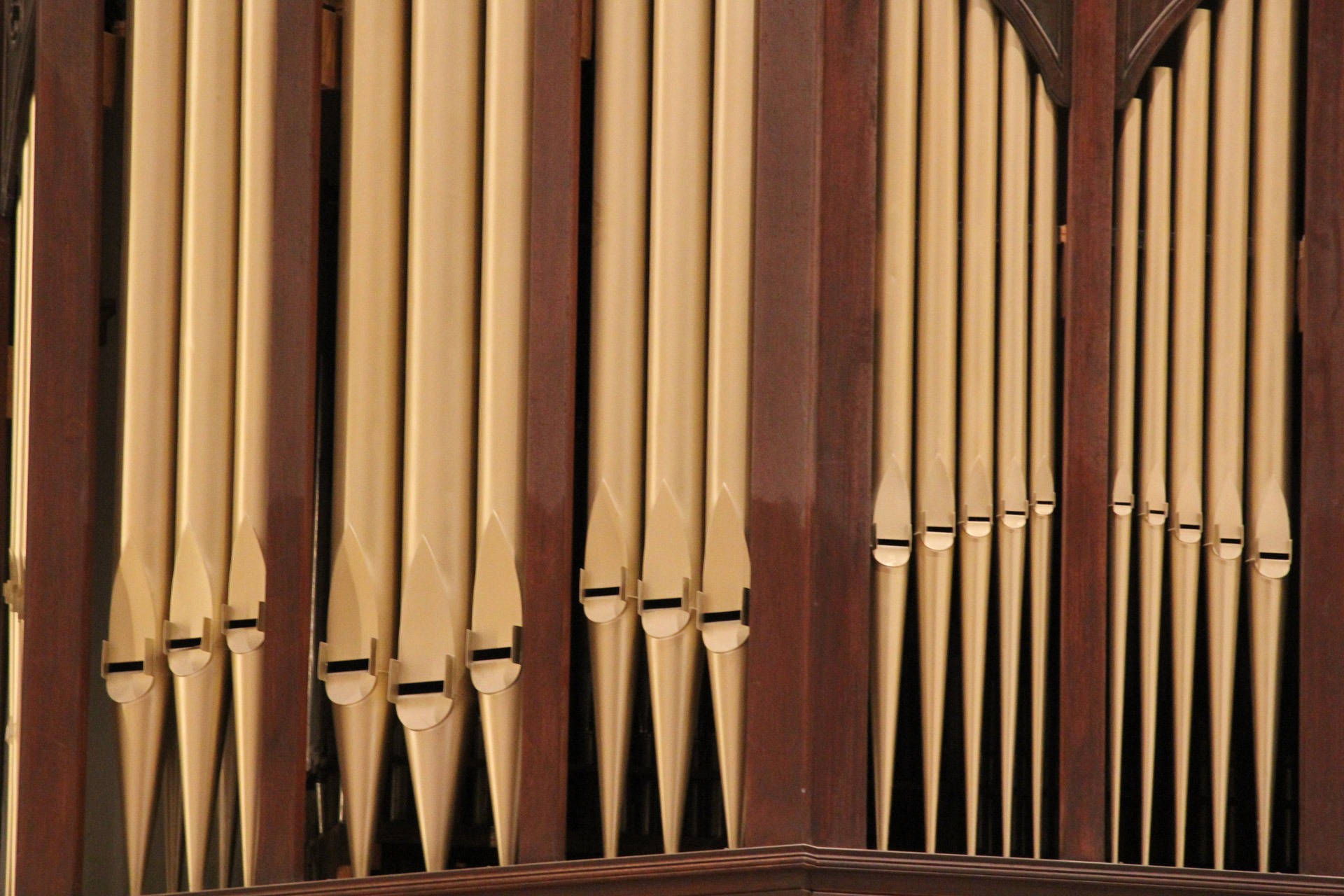 side by side, wood - material, tone, day, metal, wall - building feature, pattern, order, group of objects, 1080P, architecture, music, church, brown, HD Wallpaper