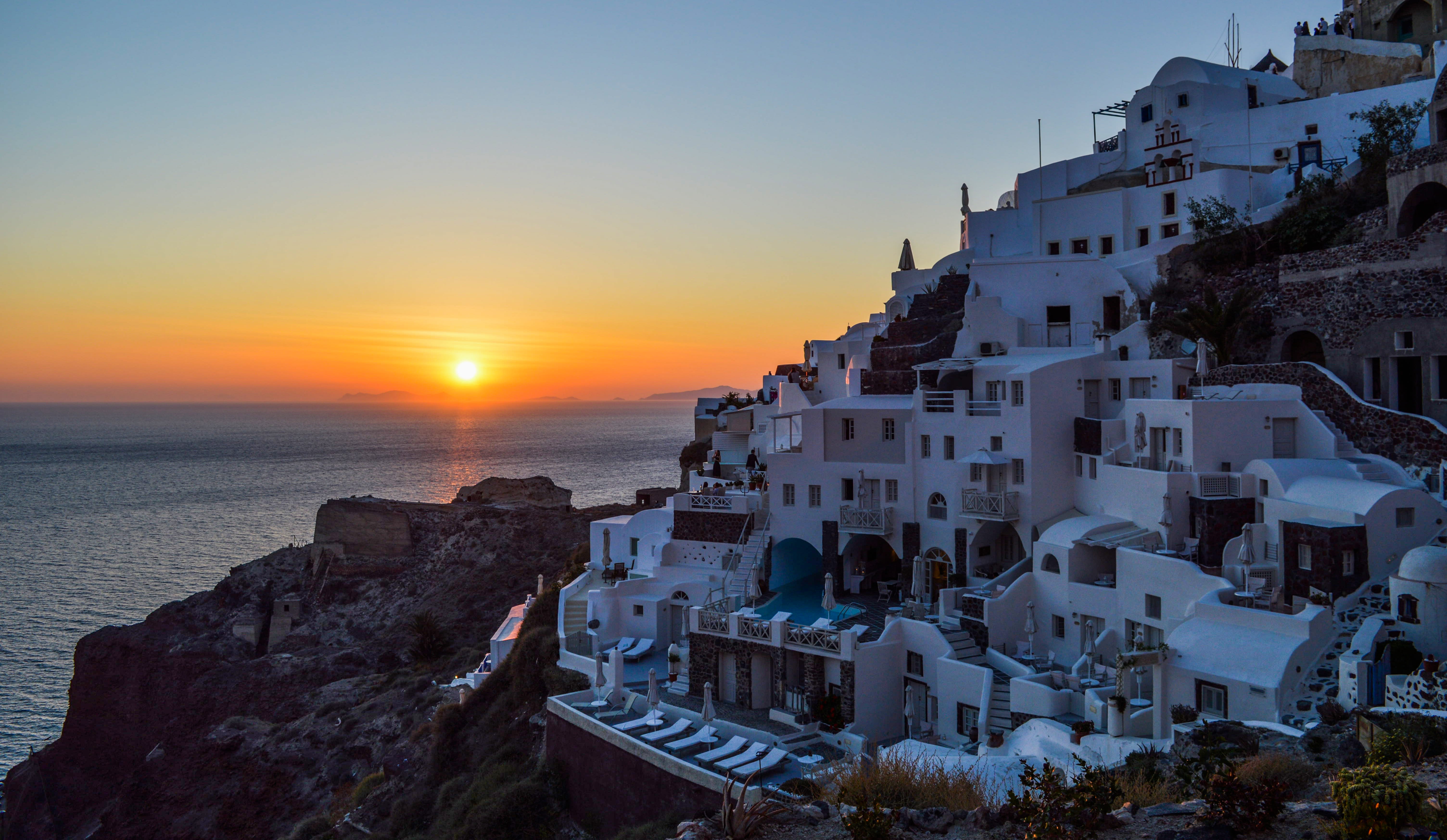 church, seashore, built structure, evening, sight, beach, tourism, 5K, horizon over water, scenics - nature, town, land, santorini, vacation, view, city, HD Wallpaper