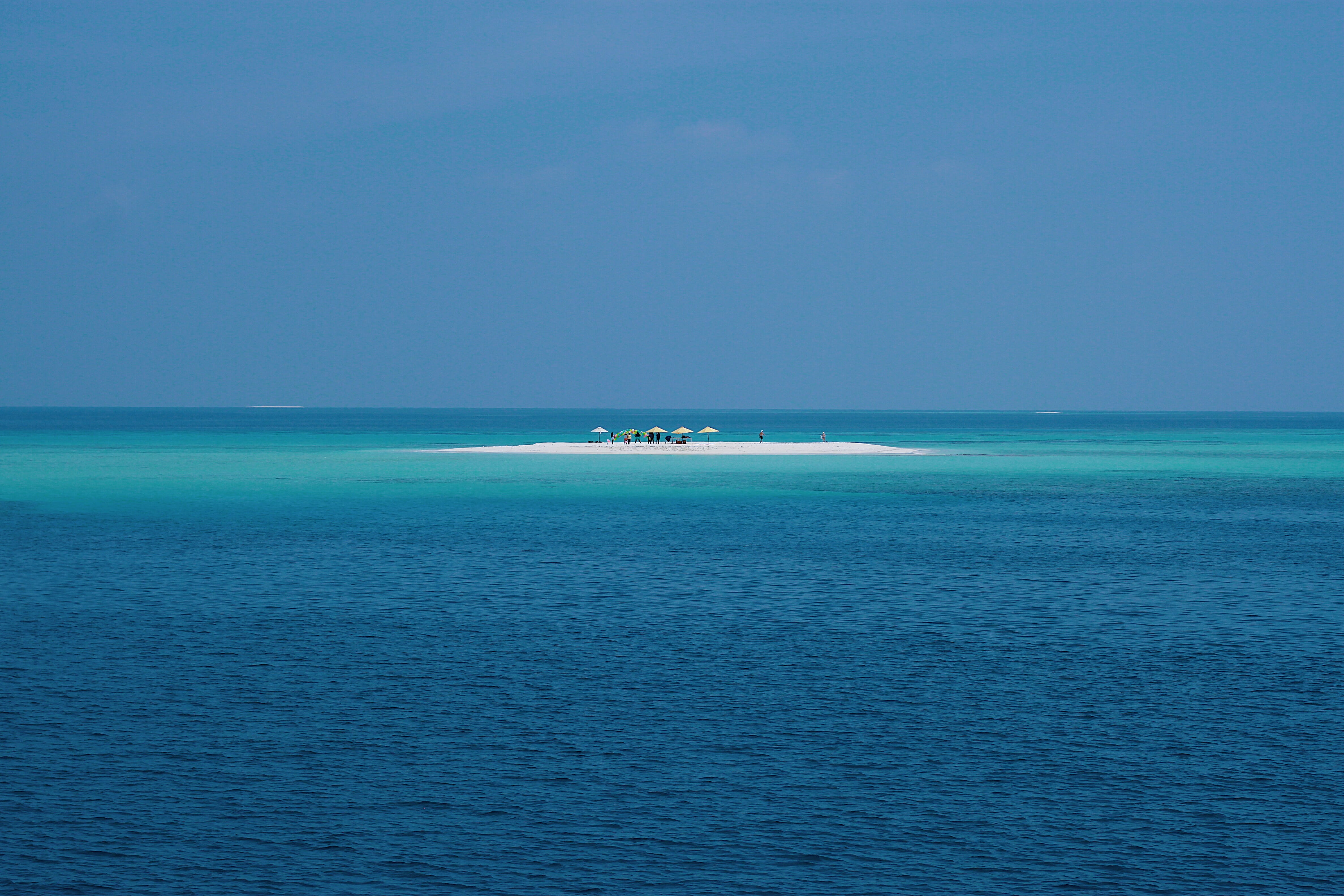 sea, no people, idyllic, sky, maldives, mode of transportation, shore, outdoors, horizon over water, daytime, blue, water, beach, tropical, day, umbrella, HD Wallpaper