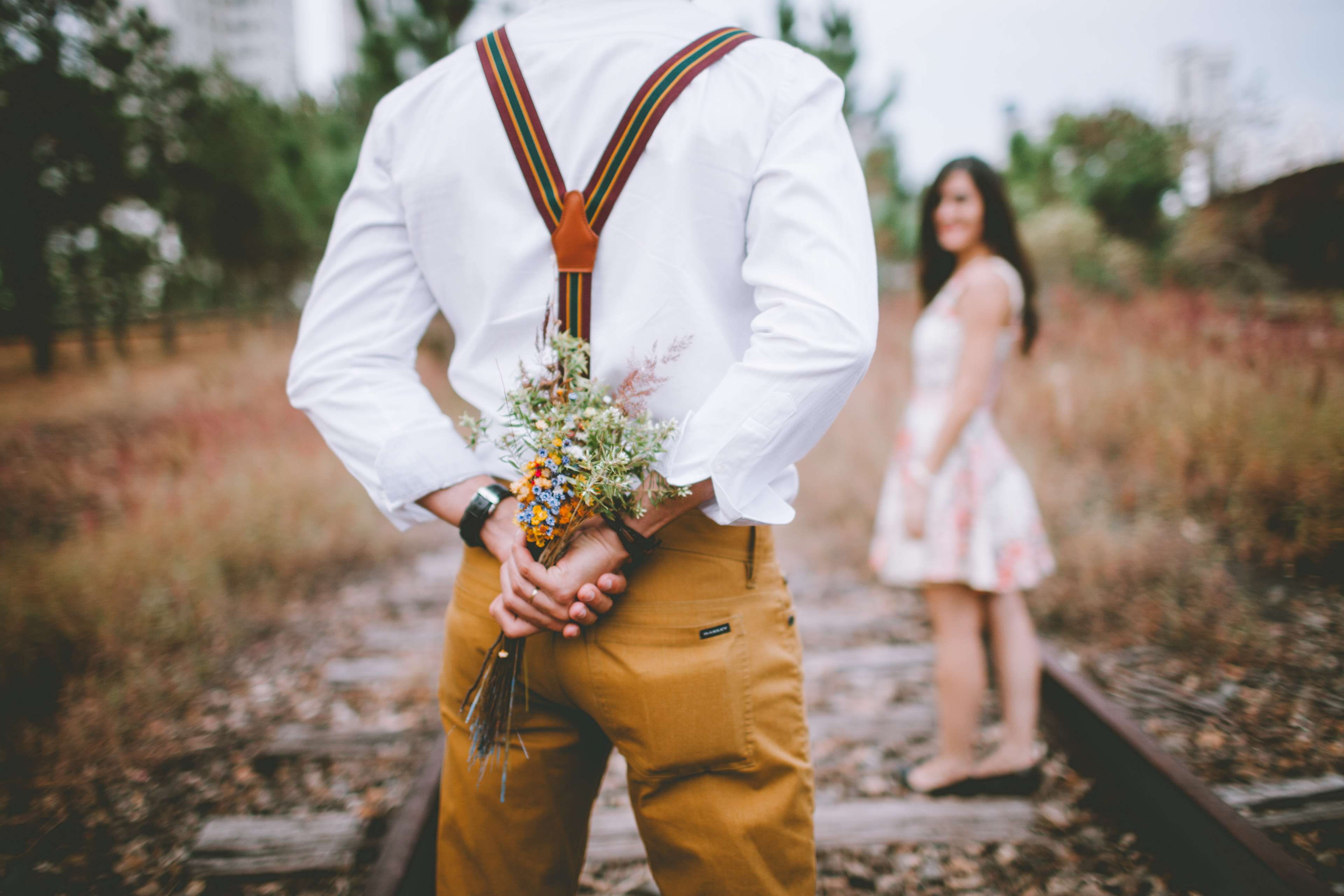 surprise, bouquet, three quarter length, young women, plant, couple, people, blur, two people, front view, man, young adult, marriage proposal, lifestyles, HD Wallpaper