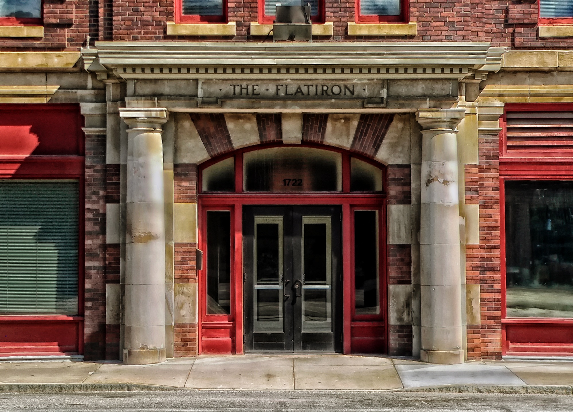 closed, flatiron hotel, landmark, doors, outdoors, architecture, built structure, 1080P, door, day, omaha, text, entrance, facade, architectural column, HD Wallpaper