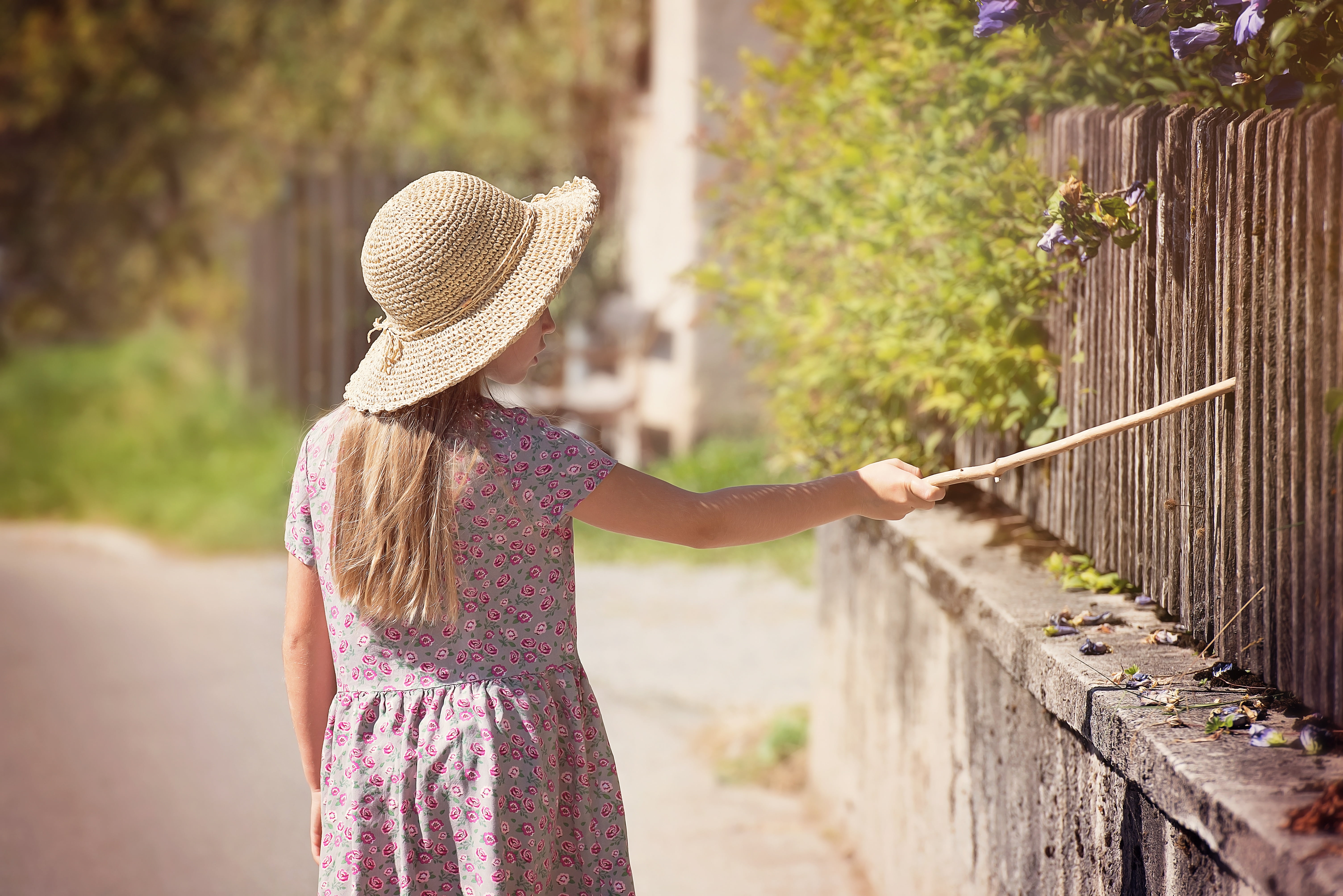 summer, real people, outdoors, casual clothing, women, nature, one woman only, clothing, sun hat, 5K, dress, brown, human, childhood, child, woman, lifestyles, HD Wallpaper