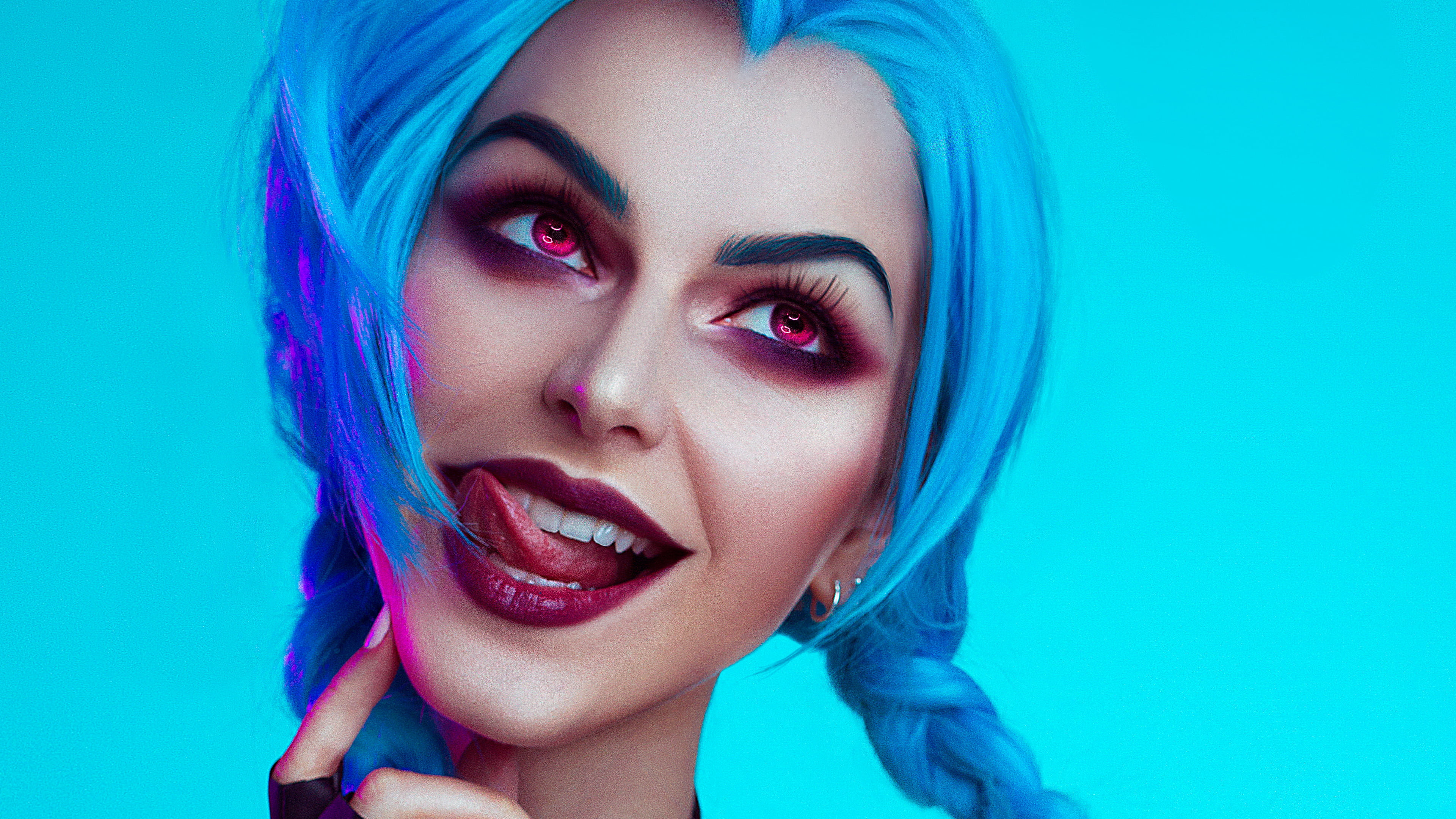 League of Legends, 4K, Photoshop, tongue out, twintails, women, cosplay, simple background, Jinx, HD Wallpaper