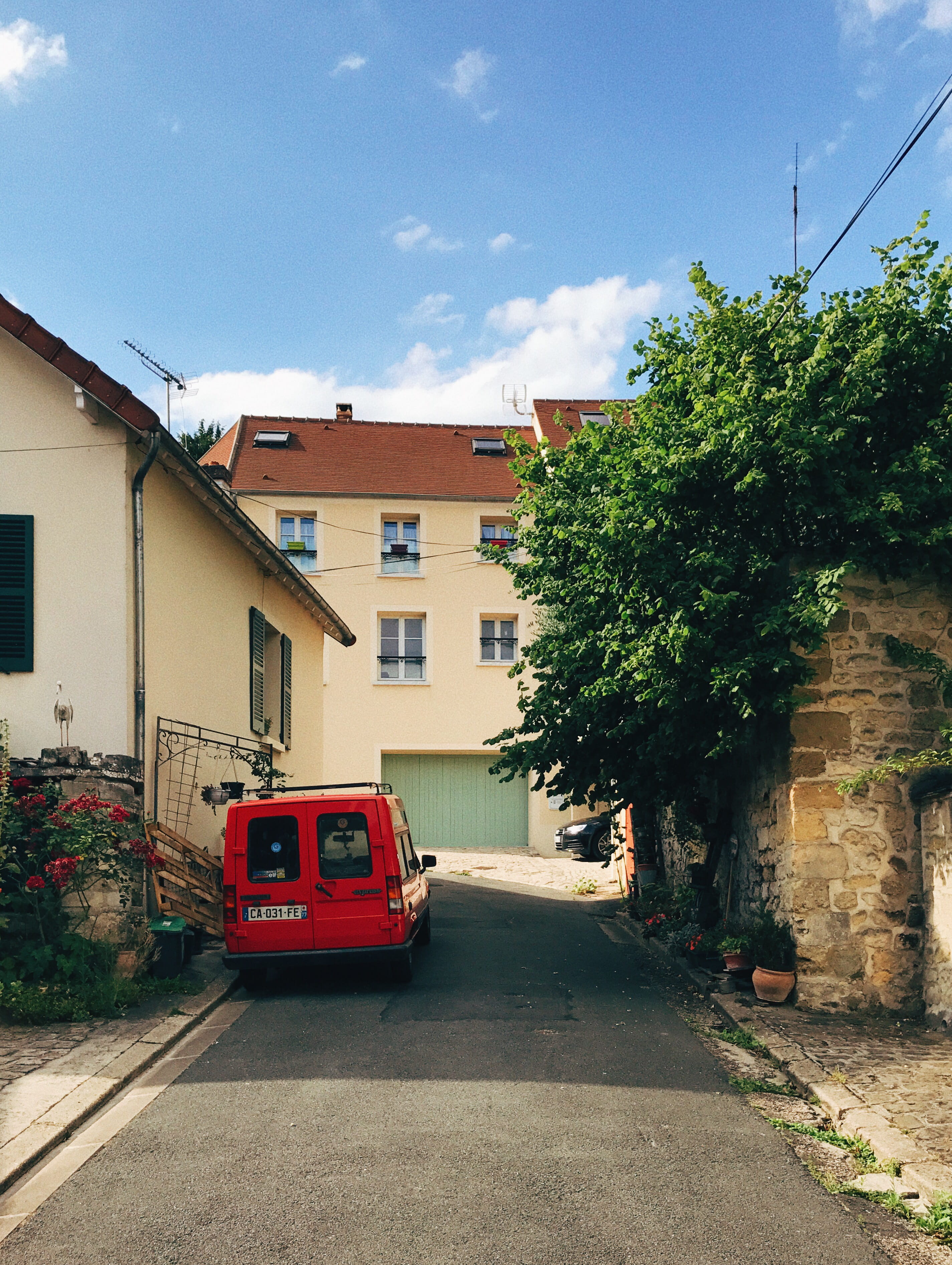 transportation, land vehicle, summer, car, street, residential district, mode of transportation, van gogh, architecture, building, europe, auver sur oise, Phone HD Wallpaper