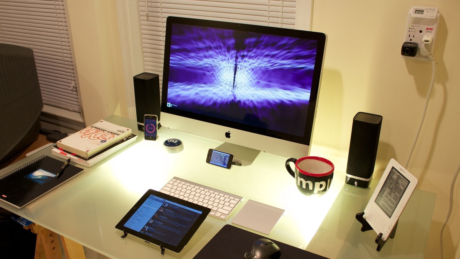 internet, monitor, table, domestic Room, wireless, flat screen, apple, wireless technology, computer Keyboard, book, imac, furniture, device screen, modern, HD Wallpaper