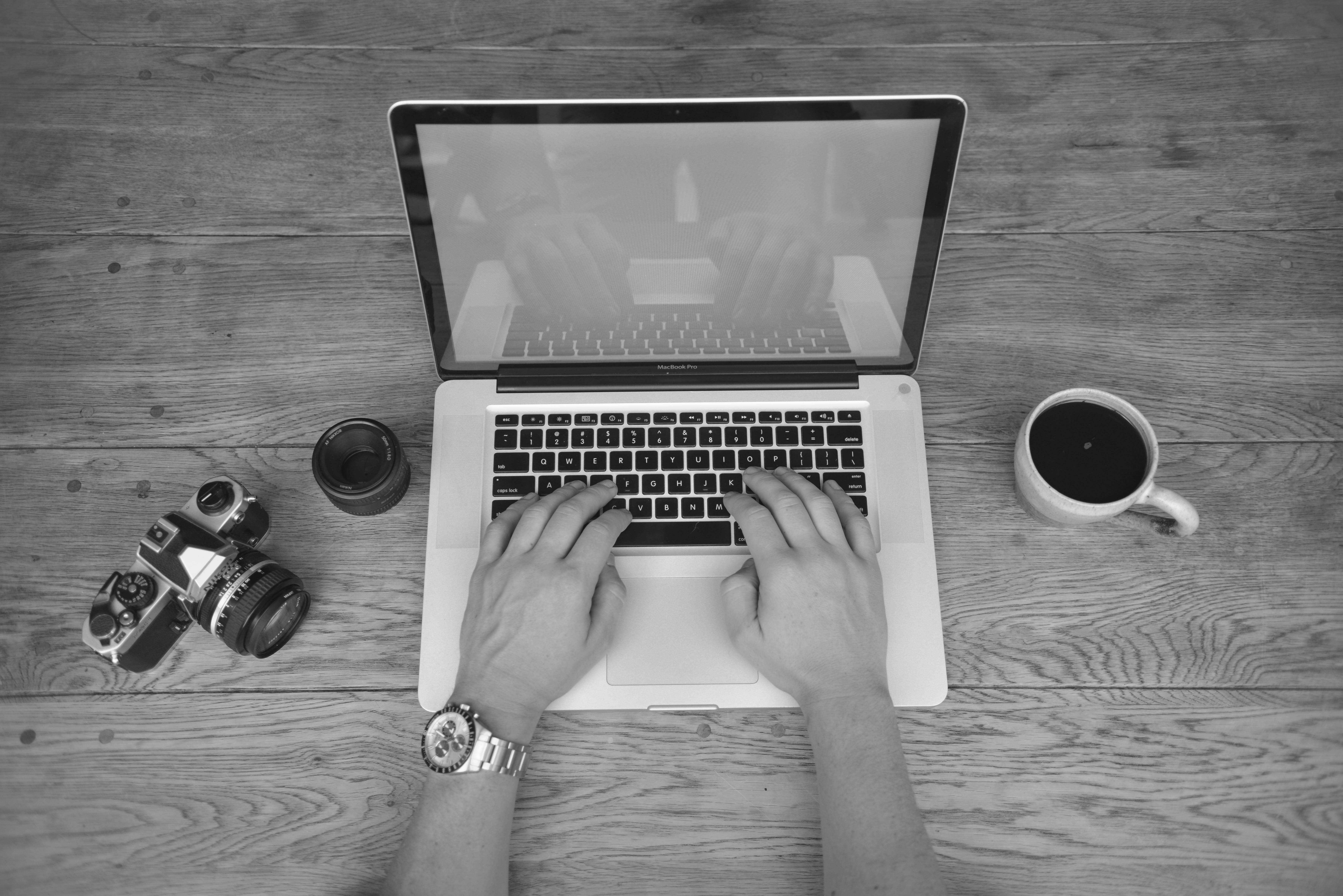 one person, s, personal perspective, macbook, finger, wireless technology, table, human hand, using laptop, photo, directly above, typing, real people, HD Wallpaper