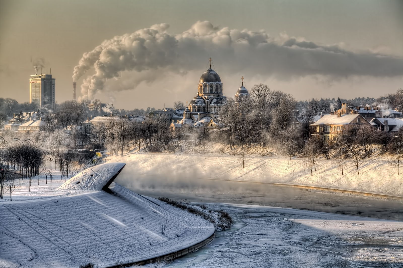720P, smoke, cathedral, city, winter, landscape, building, architecture, frozen river, cityscape, trees, snow, frost, Lithuania, chimneys, HD Wallpaper