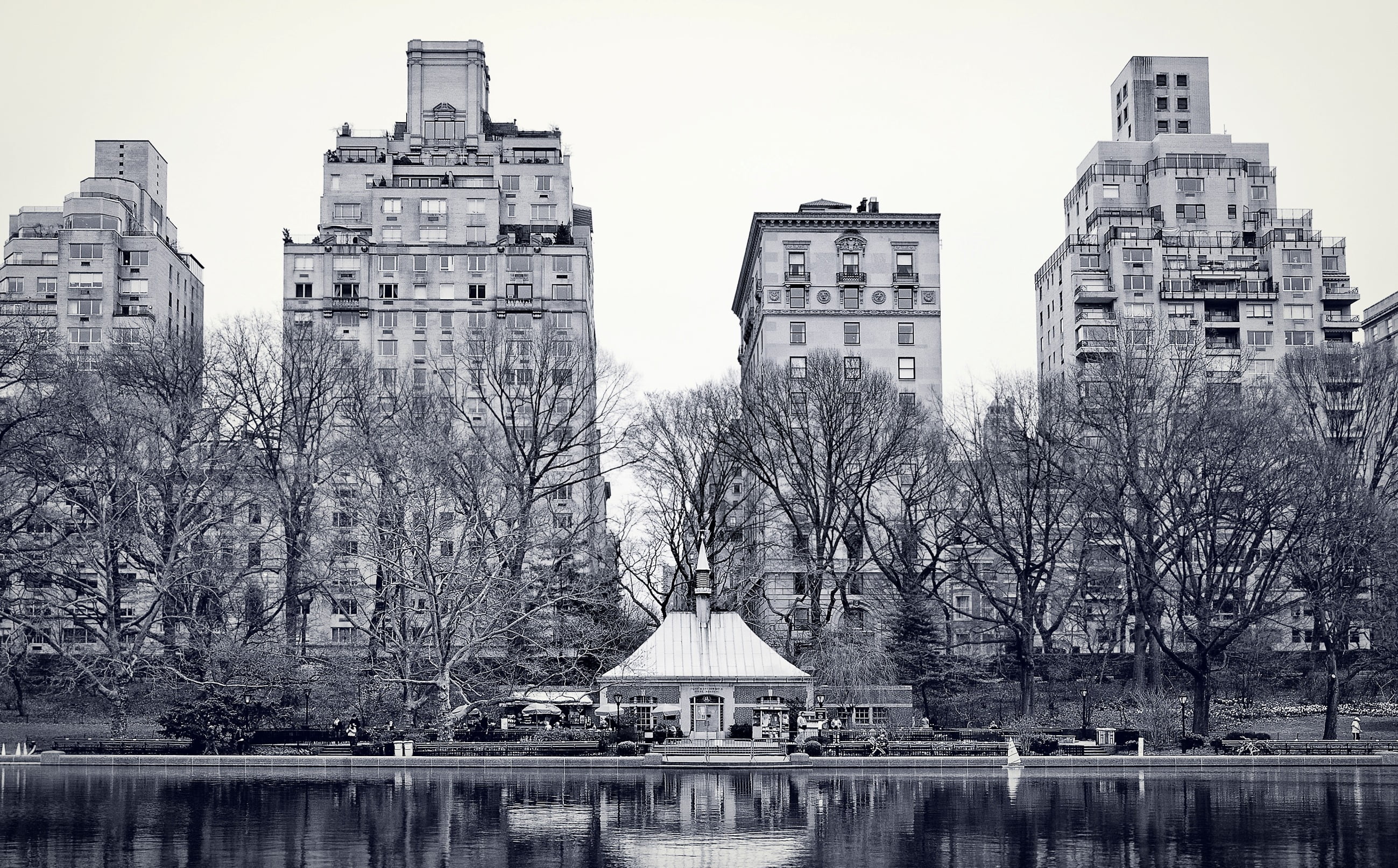 building, england, waterfront, city, 2K, tower, monochrome, rise, trees, nature, manhattan - New York City, old, day, no People, built Structure, uSA, HD Wallpaper