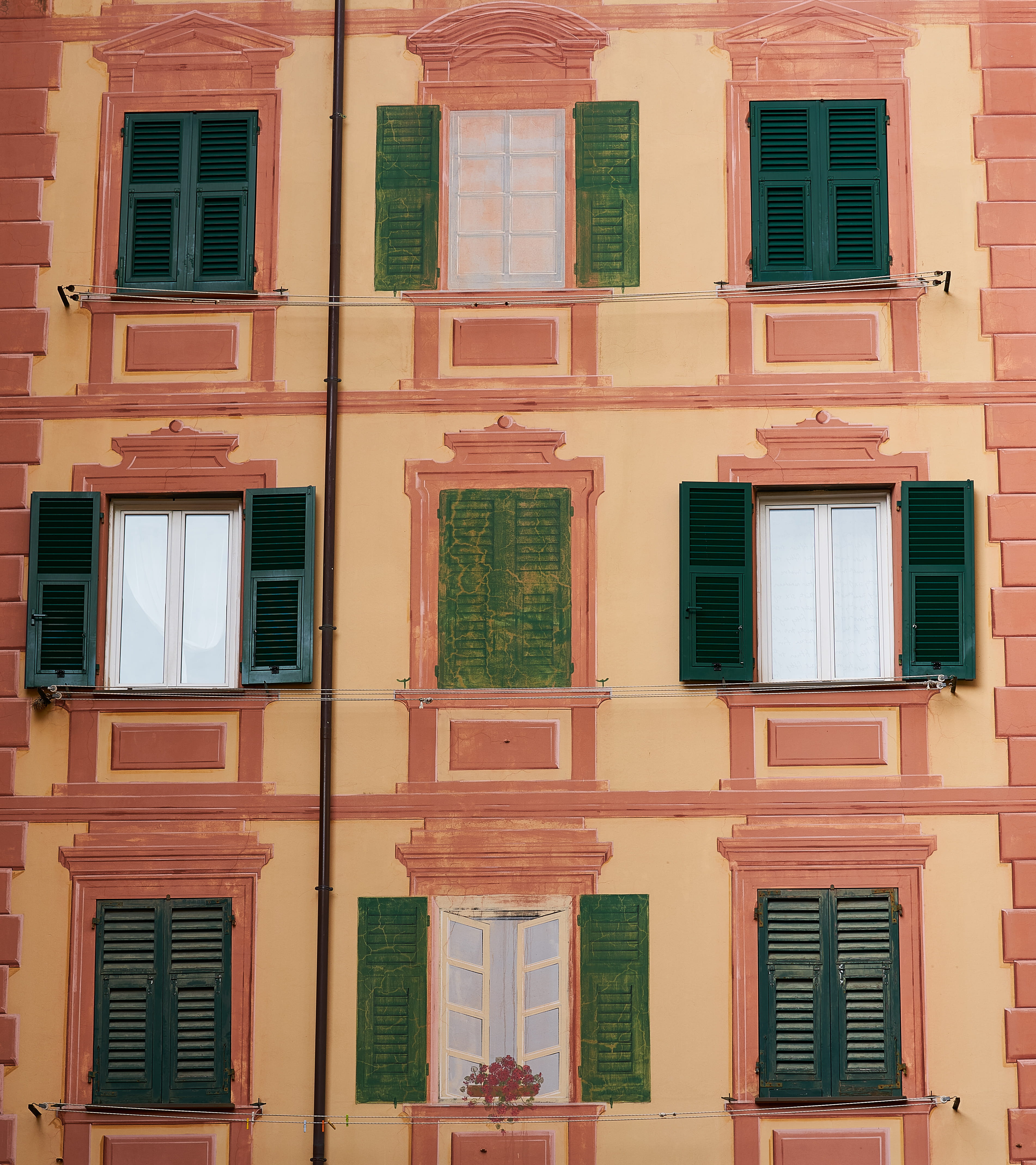 door, day, window, house, full frame, built structure, no people, building, 4K, residential district, architecture, wall, italy, building exterior, camogli, Phone HD Wallpaper