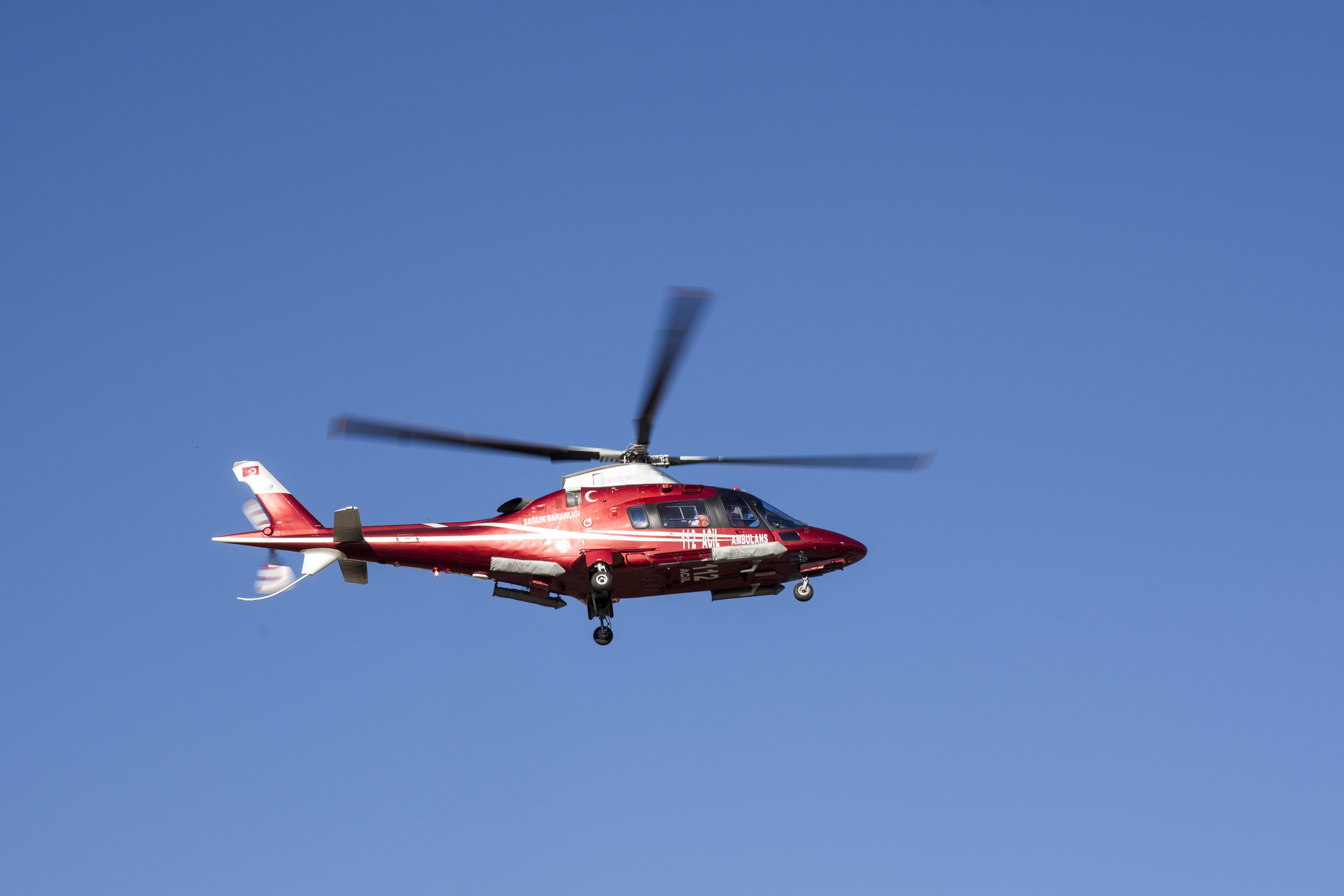 accident, copy space, 4K, helicopter, motion, propeller, airplane, clear sky, help, flying, mode of transportation, single object, mid-air, transportation, HD Wallpaper