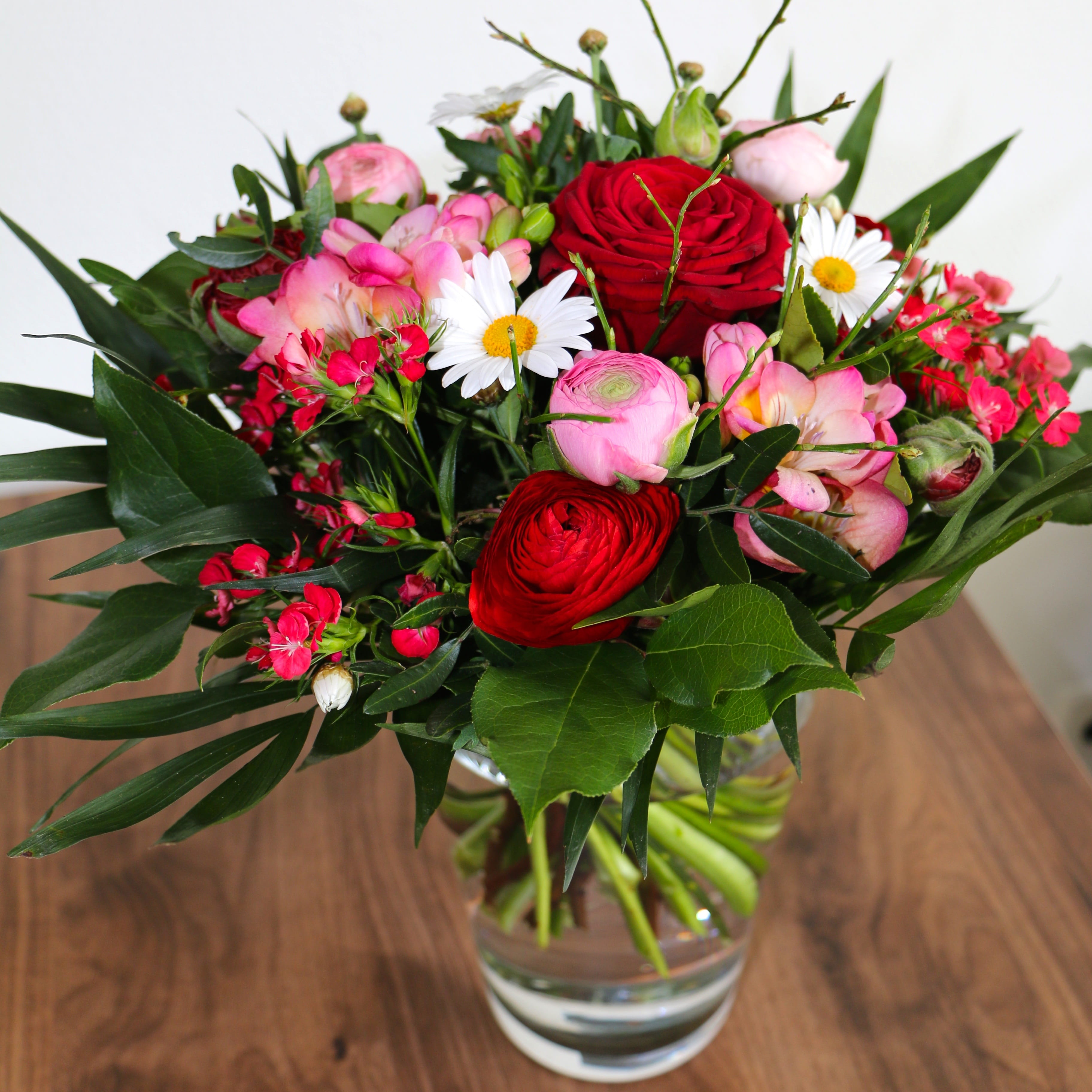 beauty in nature, red, pollen, indoors, table, rose, vulnerability, flower head, vase, no people, Bouquet, flowering plant, brown, plant, inflorescence, Phone HD Wallpaper