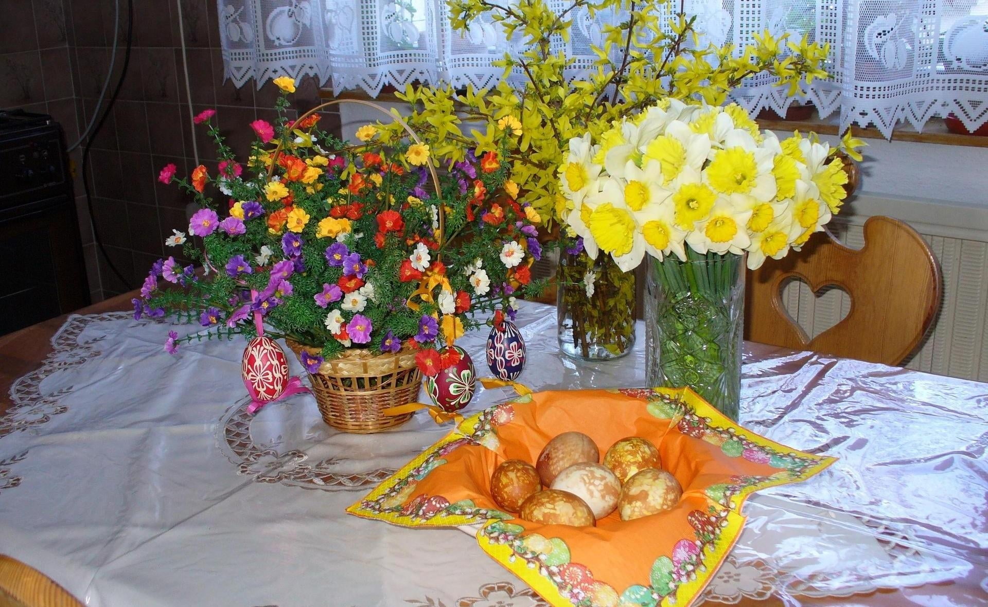 beauty in nature, easter, hotel, cultures, luxury, yellow, several, nature, floral, vulnerability, domestic Room, flower head, indoors, day, breakfast, HD Wallpaper