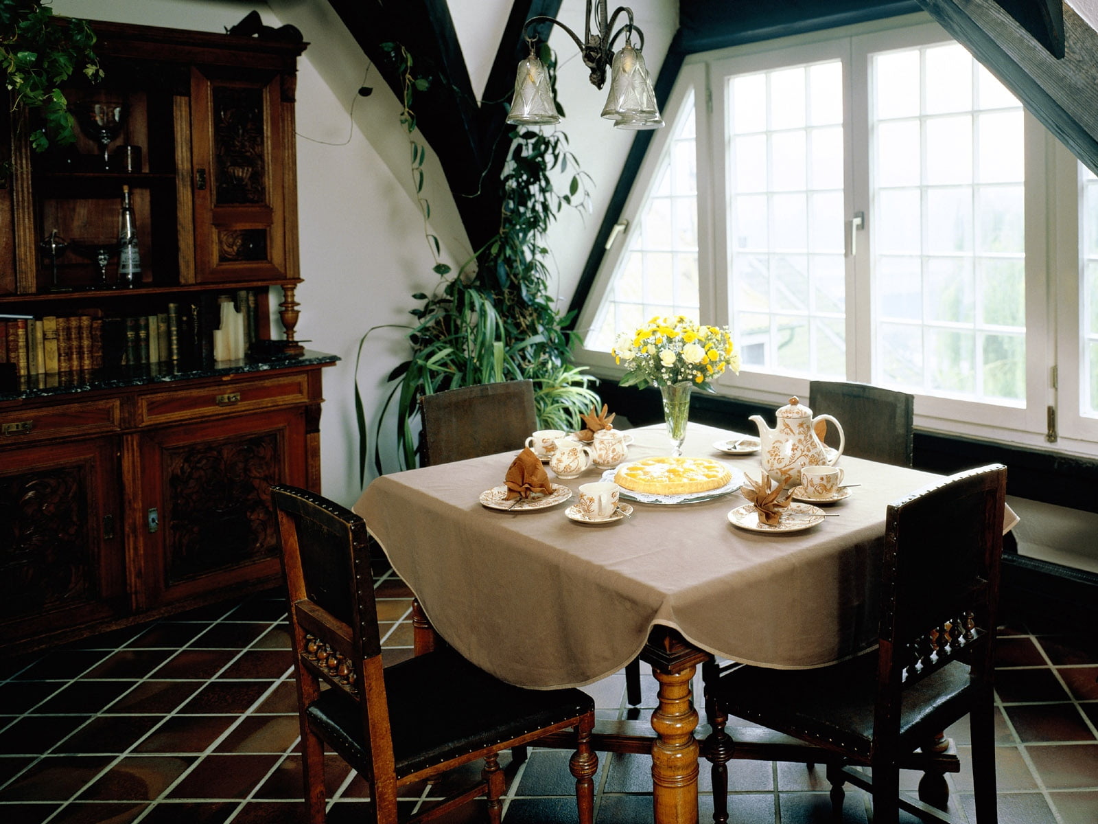 home, white, centerpiece, architecture, cafe, flowers, comfortable, style, dinner, crockery, table, restaurant, freshness, house, absence, home Interior, HD Wallpaper