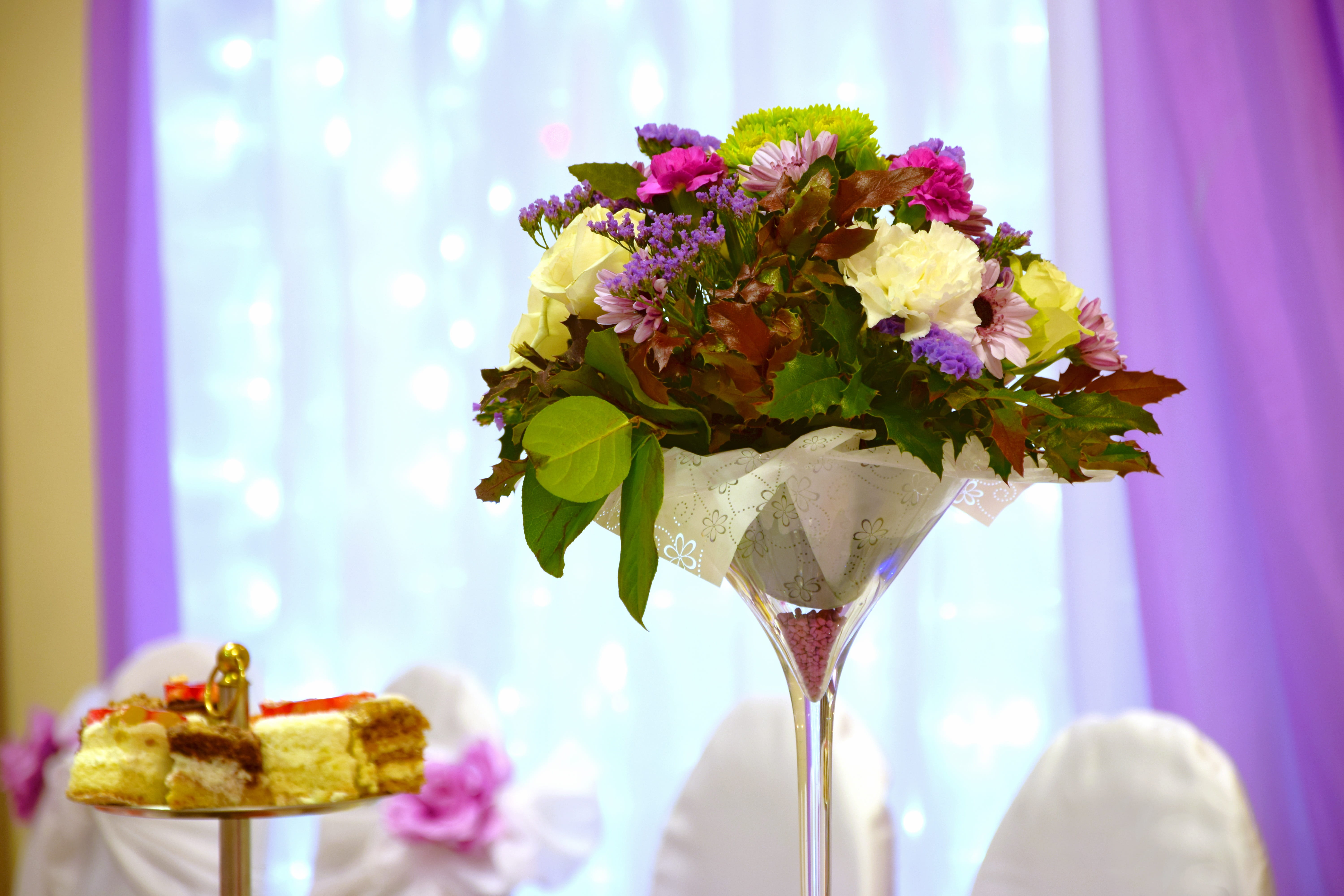 flowers, beauty, romance, arrangement, interior, food, dinner, elegant, centerpiece, purple, vulnerability, event, beauty in nature, floral, temptation, HD Wallpaper