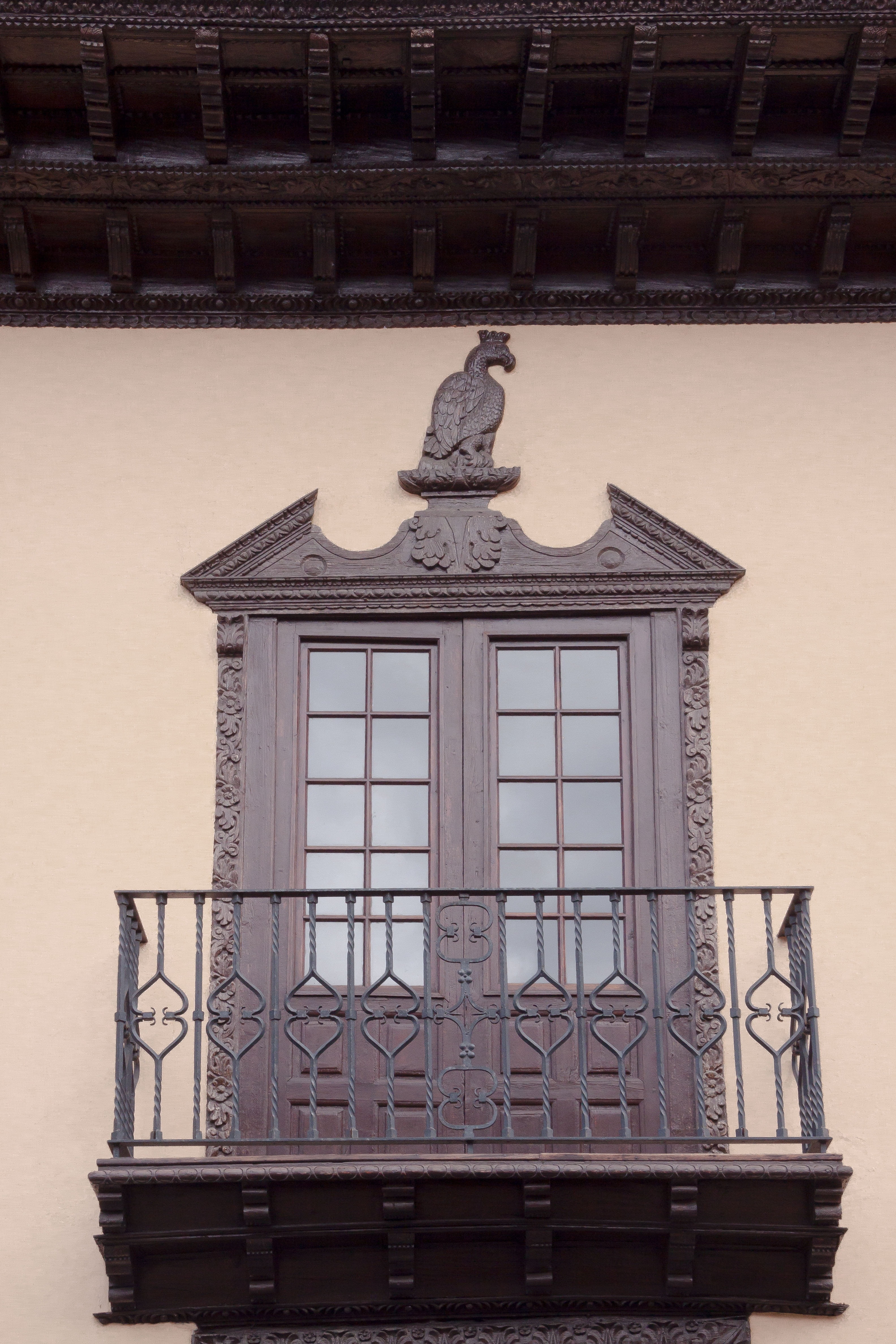 fine, the past, elegant, statue, eagle, ornate, travel destinations, 4K, architecture, art and craft, balcony, sculpture, building exterior, casa de los balcones, Phone HD Wallpaper