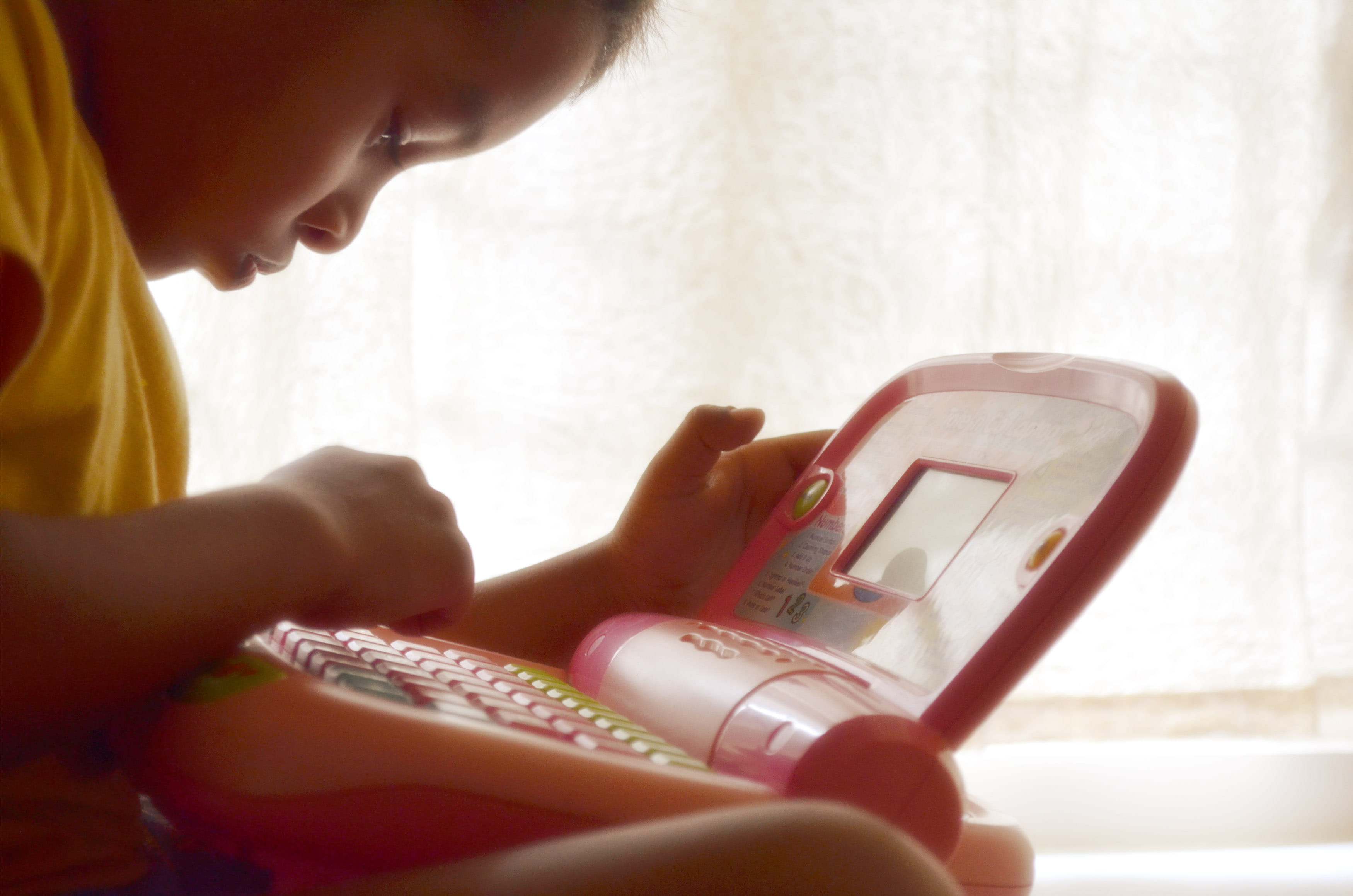 one person, wireless technology, technology, mobile phone, 2K, child, learn, study, close-up, play, concentration, day, portable information device, playing, HD Wallpaper
