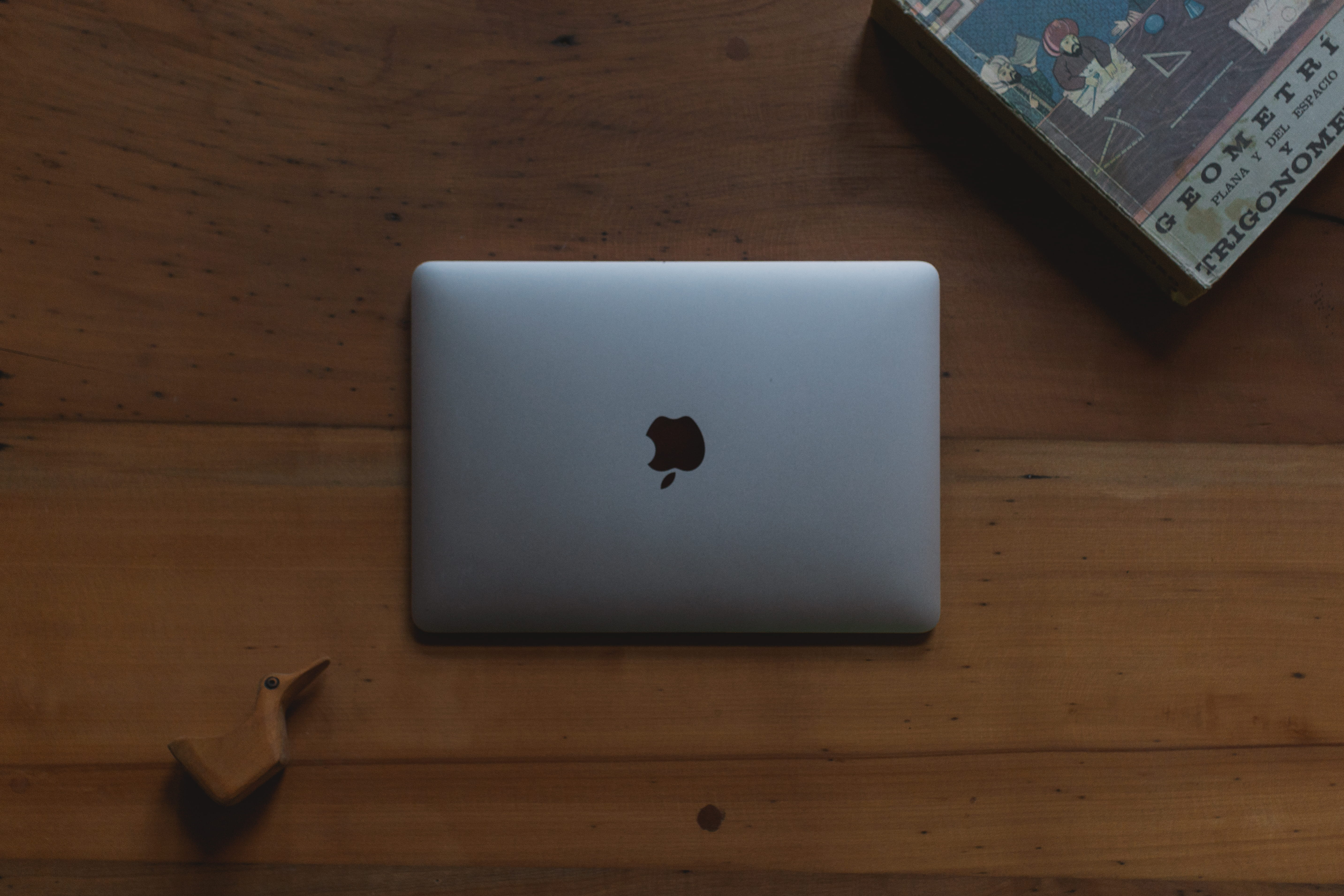 computer, 5K, paper, cell phone, wood grain, close-up, pen, wooden, technology, wireless technology, still life, tech, positive emotion, connection, HD Wallpaper