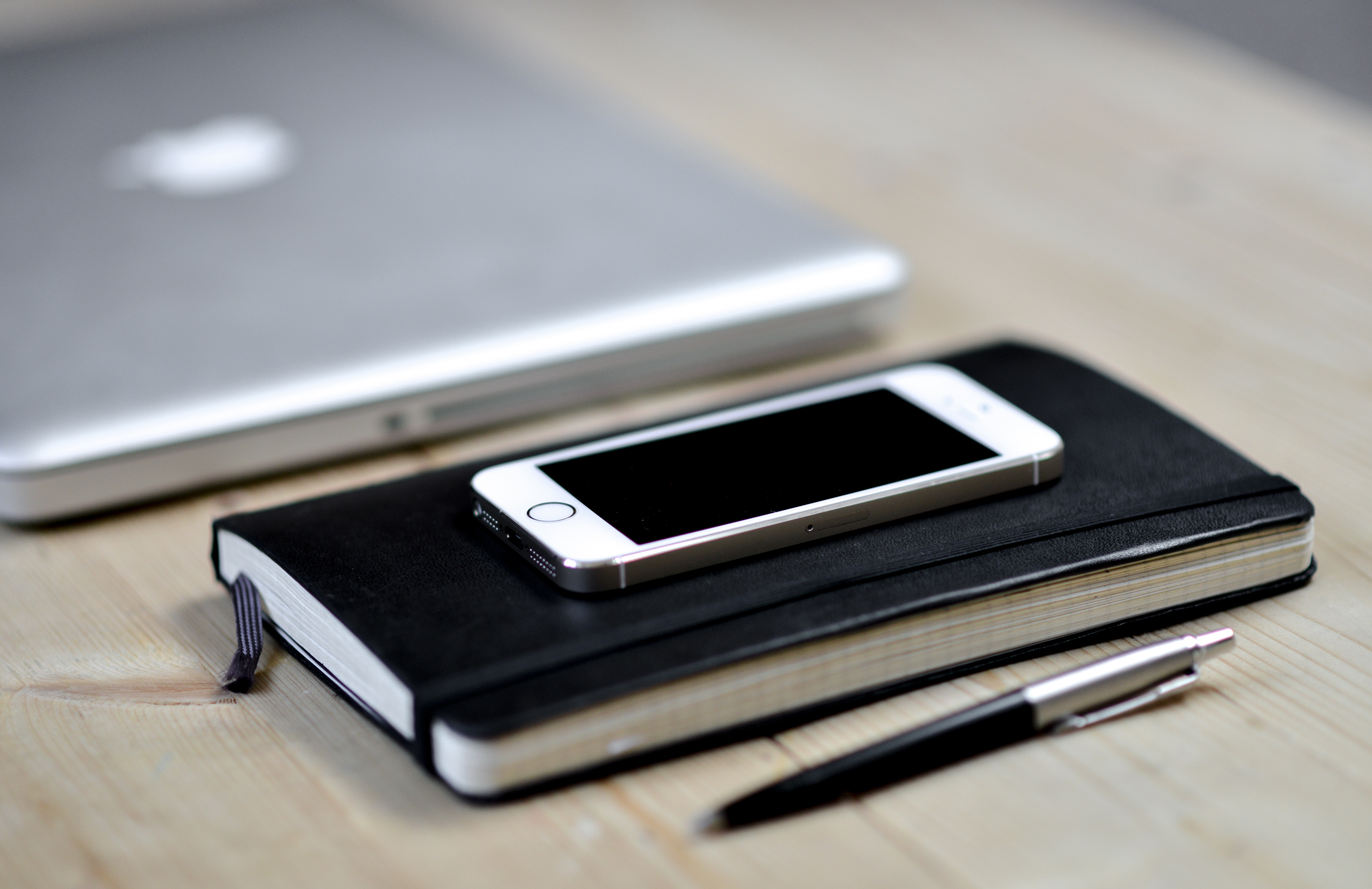 device screen, office, wood - Material, technology, indoors, s, telecommunications equipment, screen, smart Phone, mobility, portable information device, HD Wallpaper