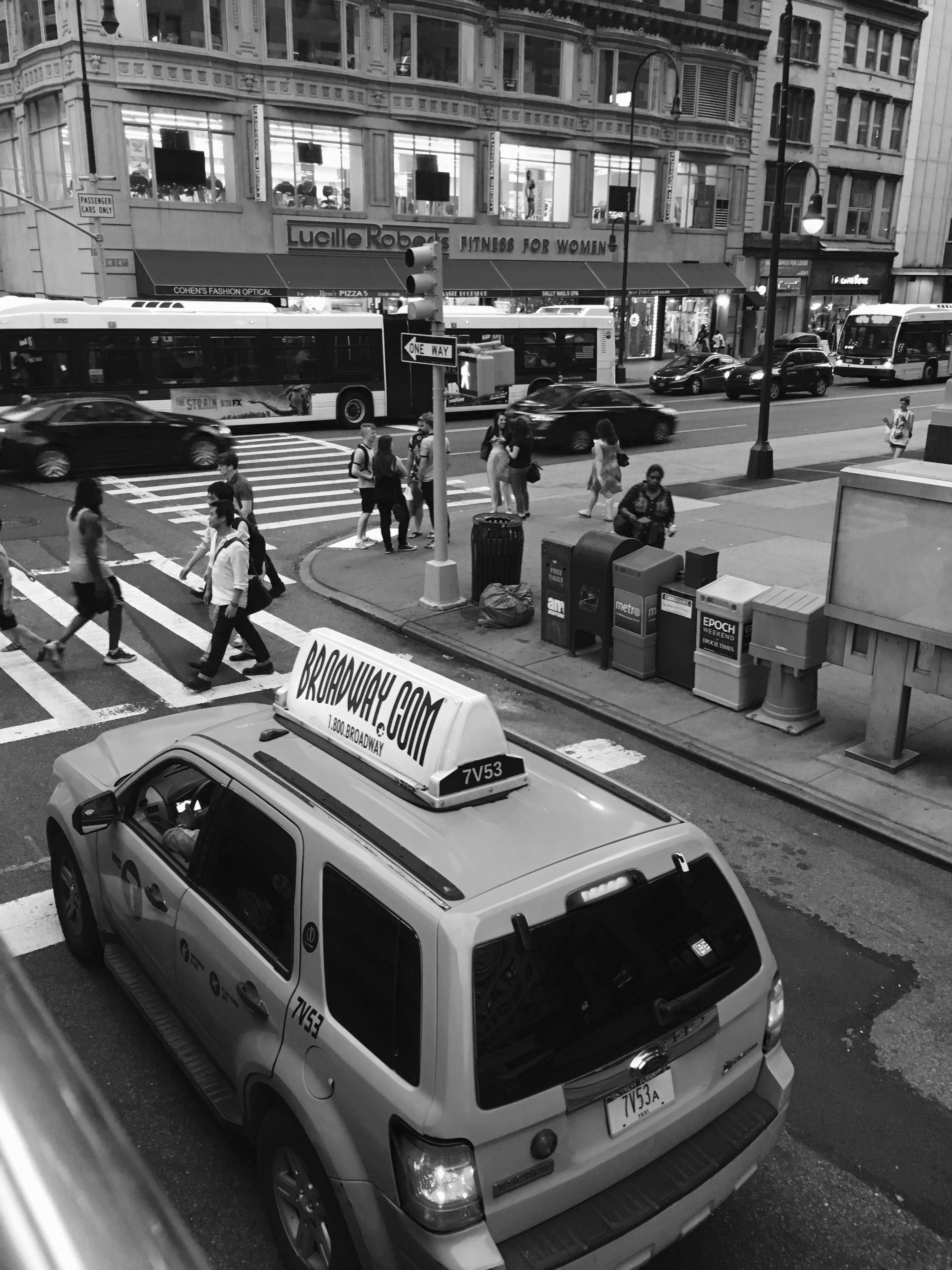 urban, building, motor vehicle, text, nyc, real people, cab, public transportation, cars, government, built structure, car, york, transportation, incidental people, Phone HD Wallpaper