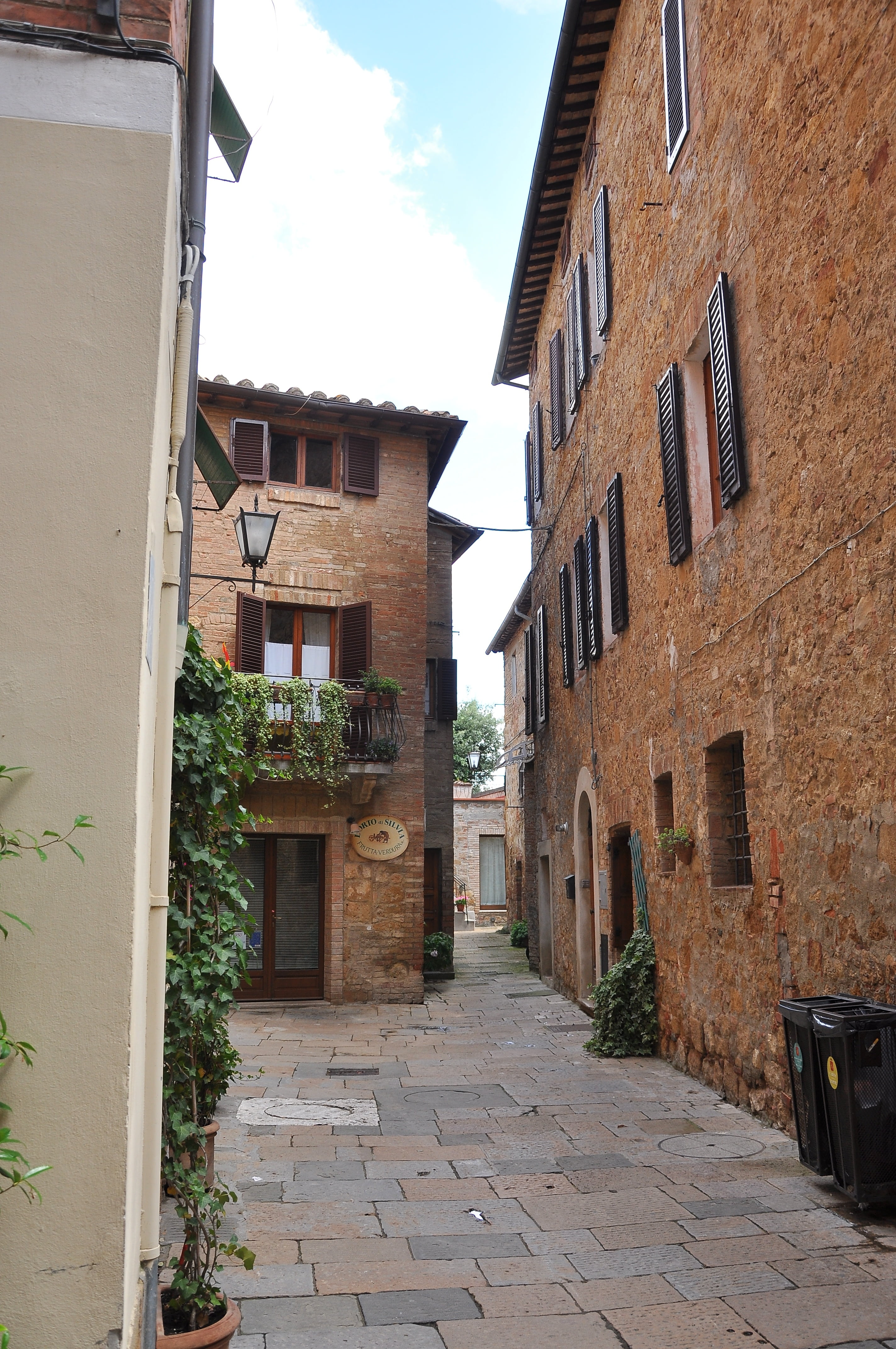 alley, sta, the way forward, building exterior, tuscany, no people, italy, nature, street, residential district, sky, building, built structure, narrow, Phone HD Wallpaper