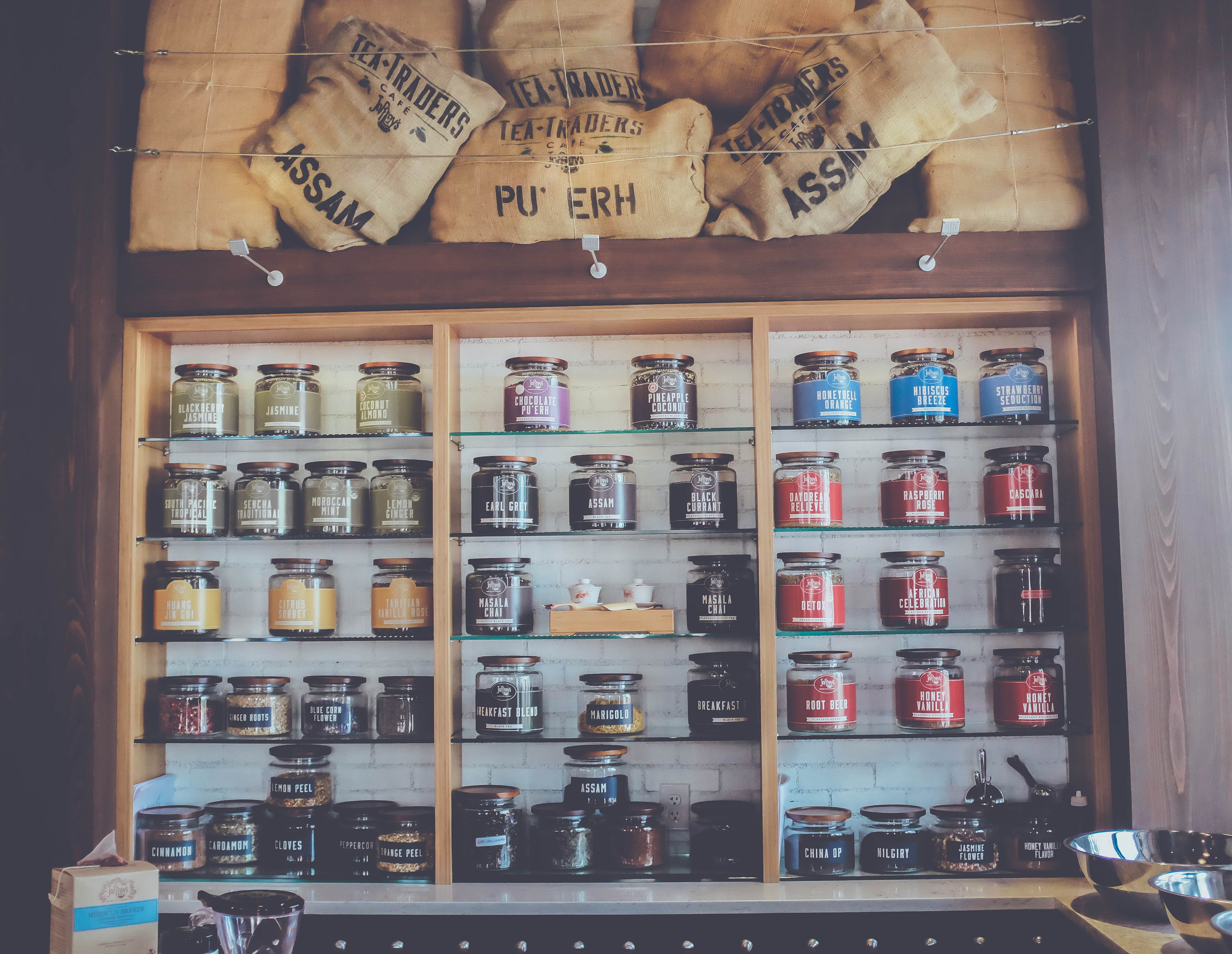 no people, order, food and drink, choice, western script, container, 4K, still life, large group of objects, arrangement, wood - material, bottle, text, HD Wallpaper