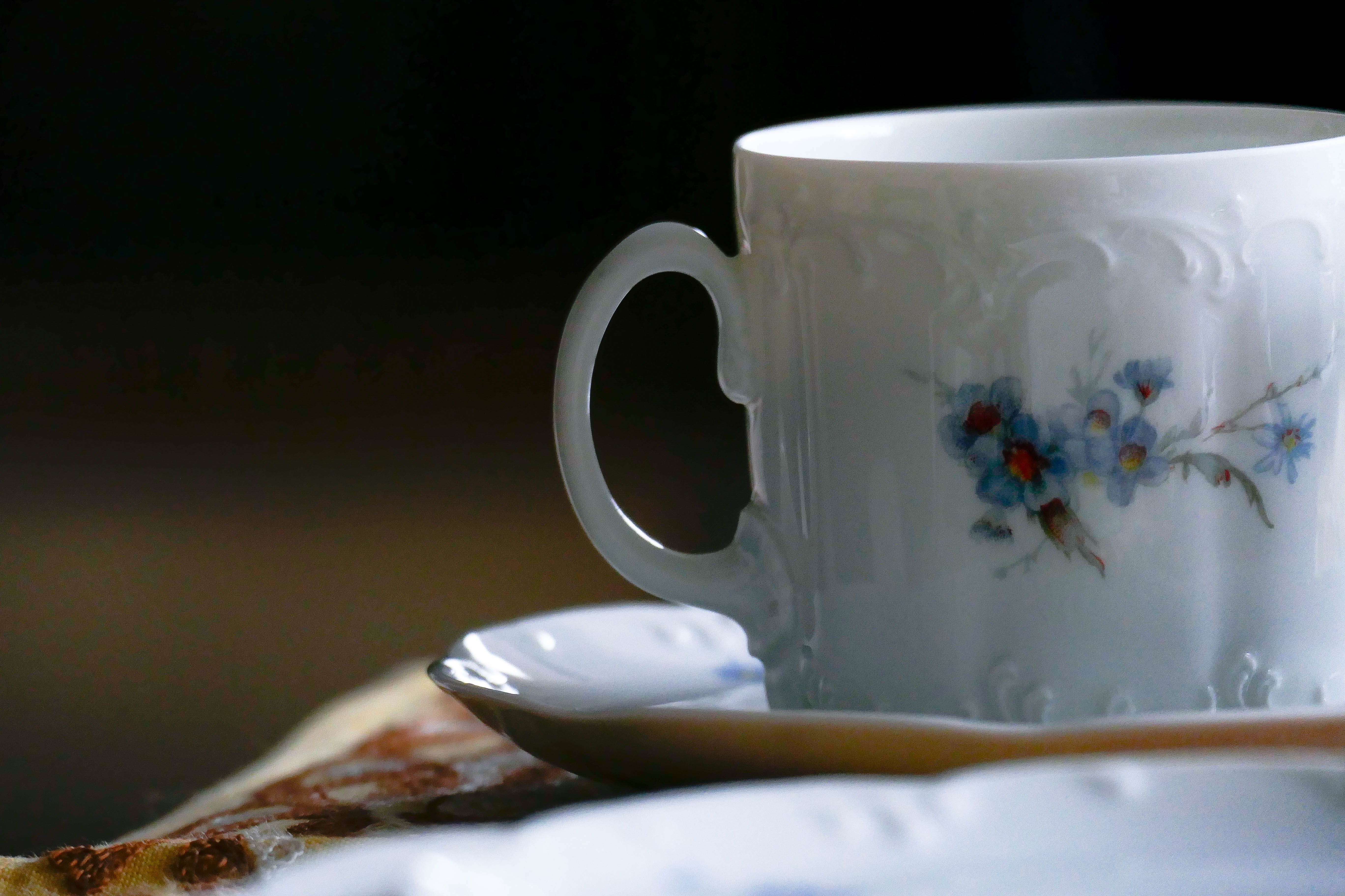 floral pattern, tea time, close-up, drink, tea, non-alcoholic beverage, table, break, cup, no people, teapot, notebook, cofee, still life, coffee - drink, HD Wallpaper