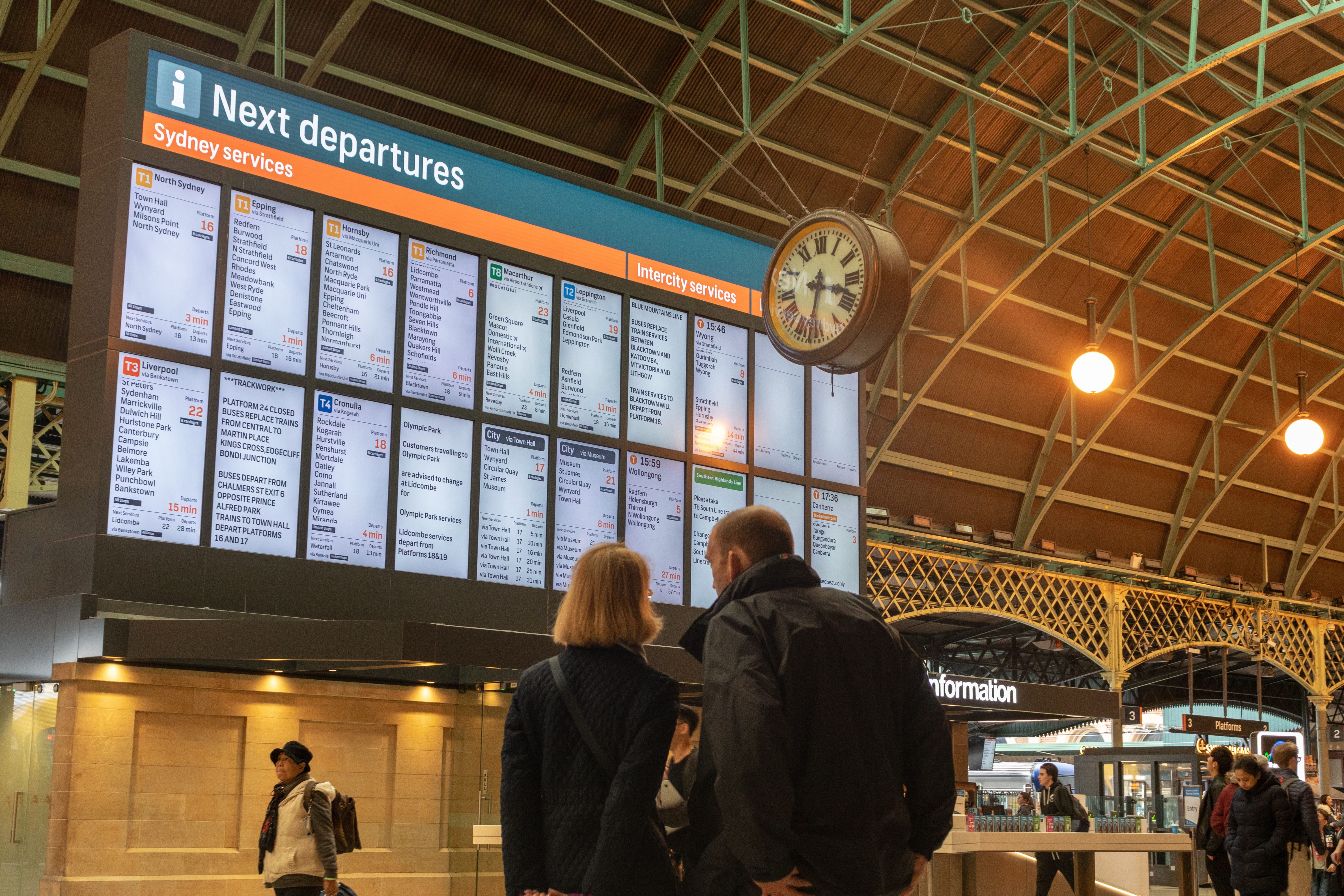 group, couple, travel, board, railroad station, sydney, illuminated, waiting, 5K, central, men, lifestyles, women, people, clock, viewing, medium group of people, HD Wallpaper