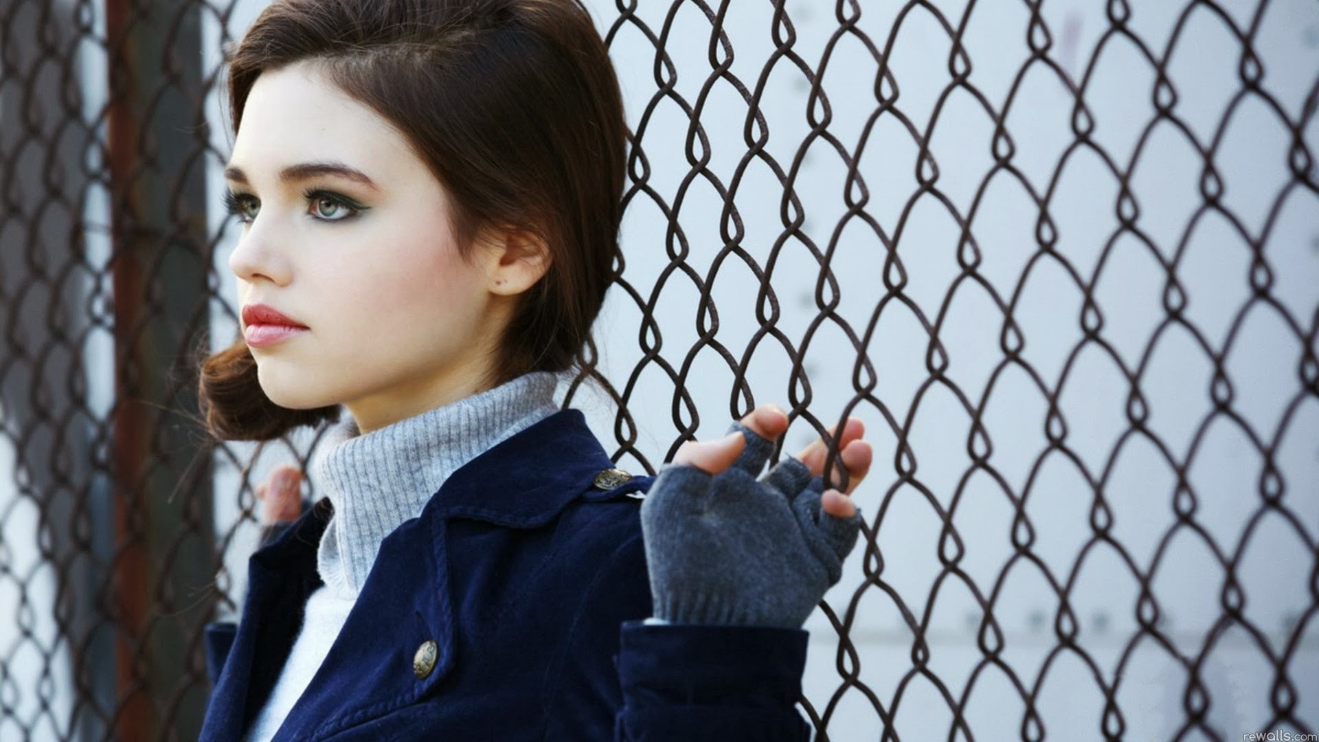 India Eisley, women, 1080P, fence, brunette, HD Wallpaper
