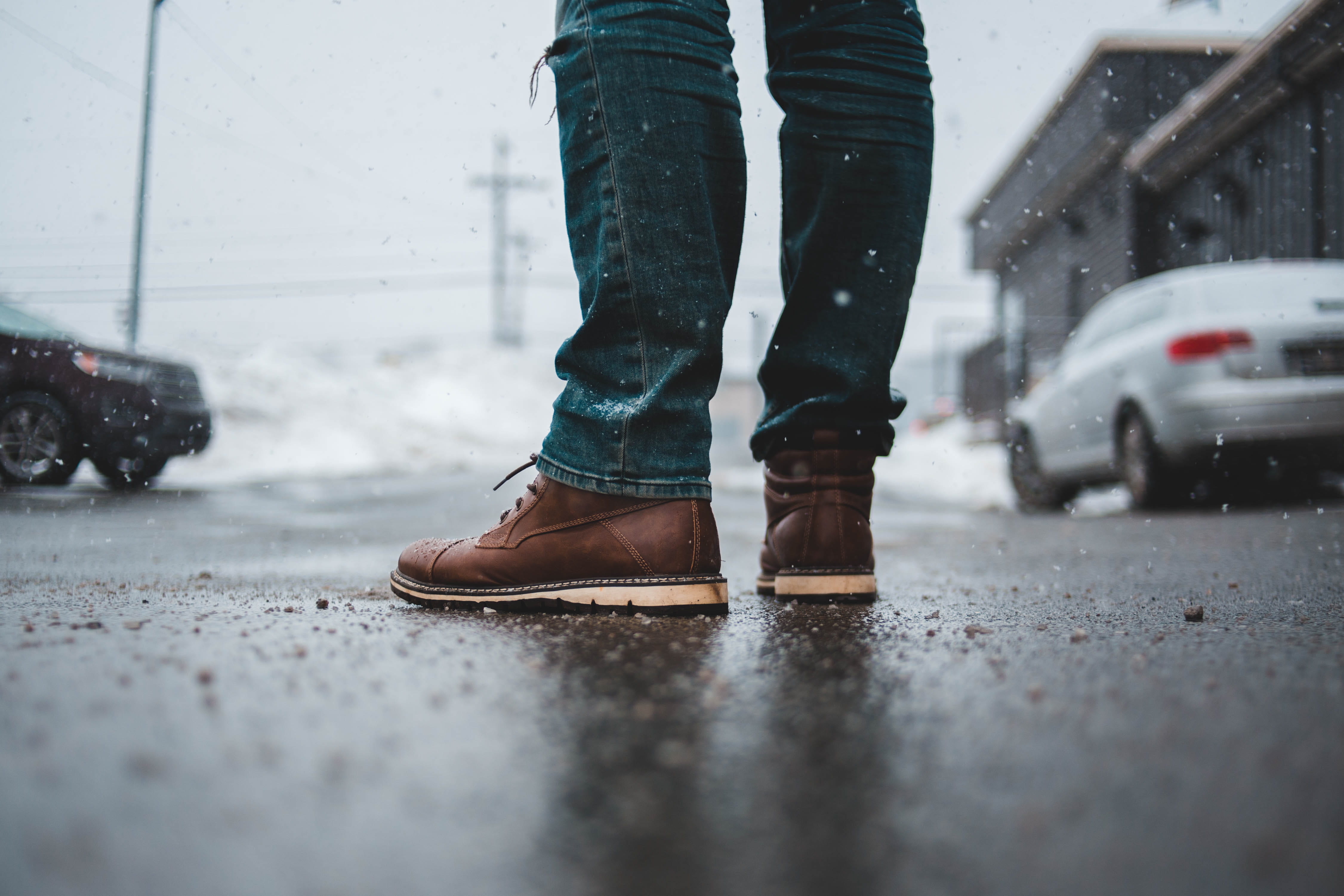 shoe, jeans, surface level, selective focus, real people, clothing, transportation, rain, spoke, lifestyles, mode of transportation, standing, alloy wheel, HD Wallpaper