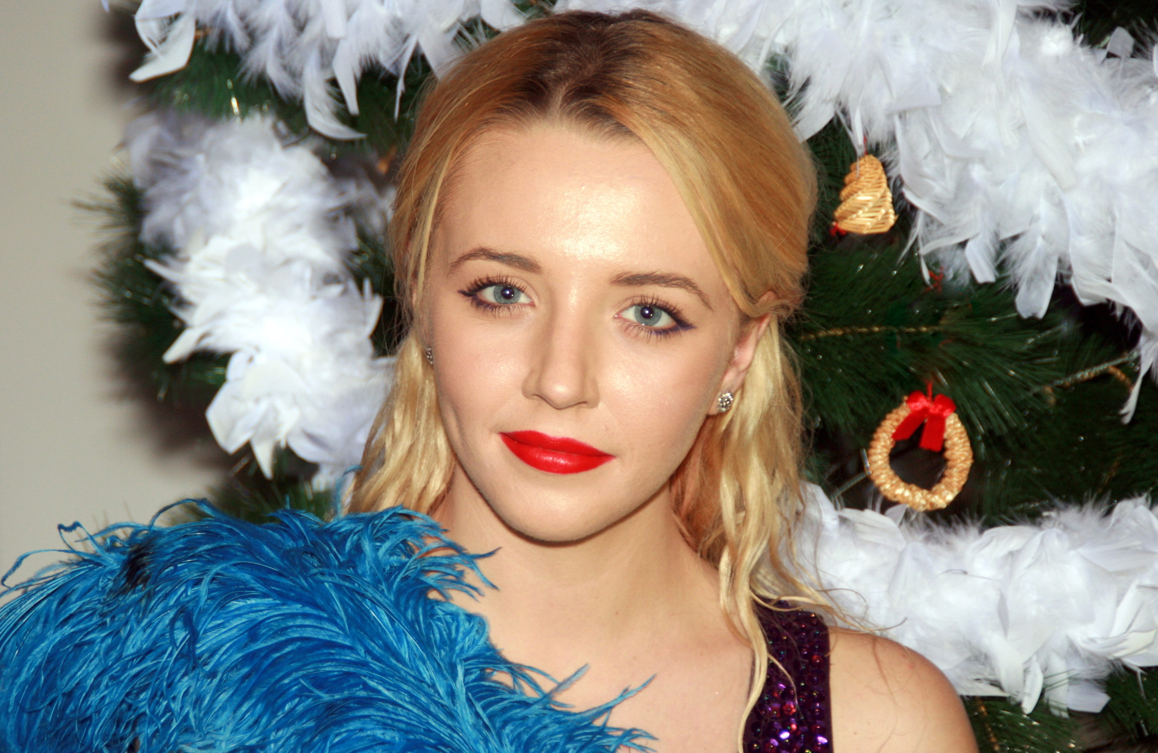 one Person, beautiful, color Image, beautiful people, fashion, fur, feather Boa, Snowflakes, tinsel, adults only, looking At Camera, headshot, only women, HD Wallpaper