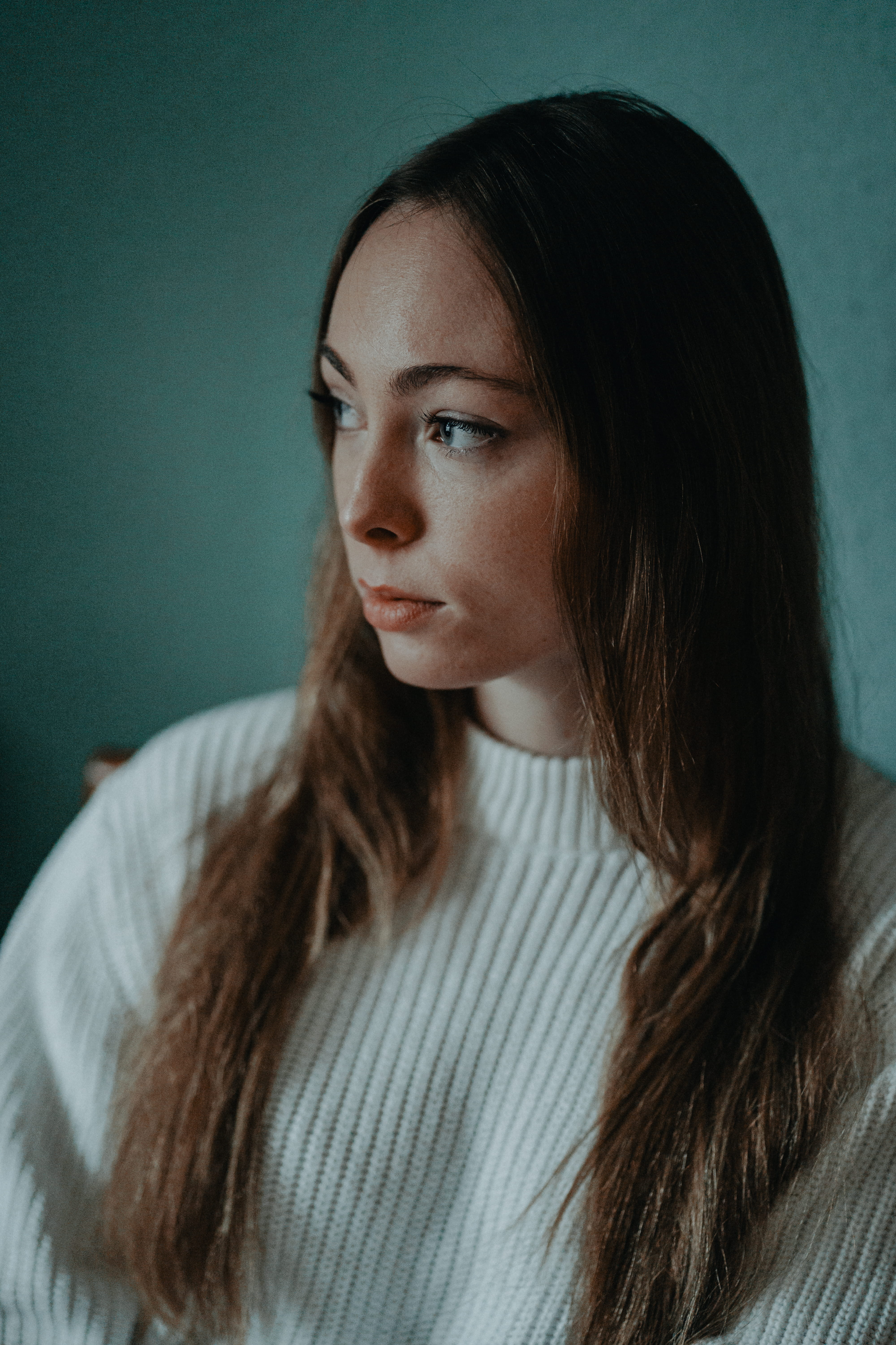 photo, close-up, corduroy, looking, look, feel, person, face, stare, wearing, portrait, one person, apparel, women, long hair, adult, beauty, fashion, finger, Phone HD Wallpaper