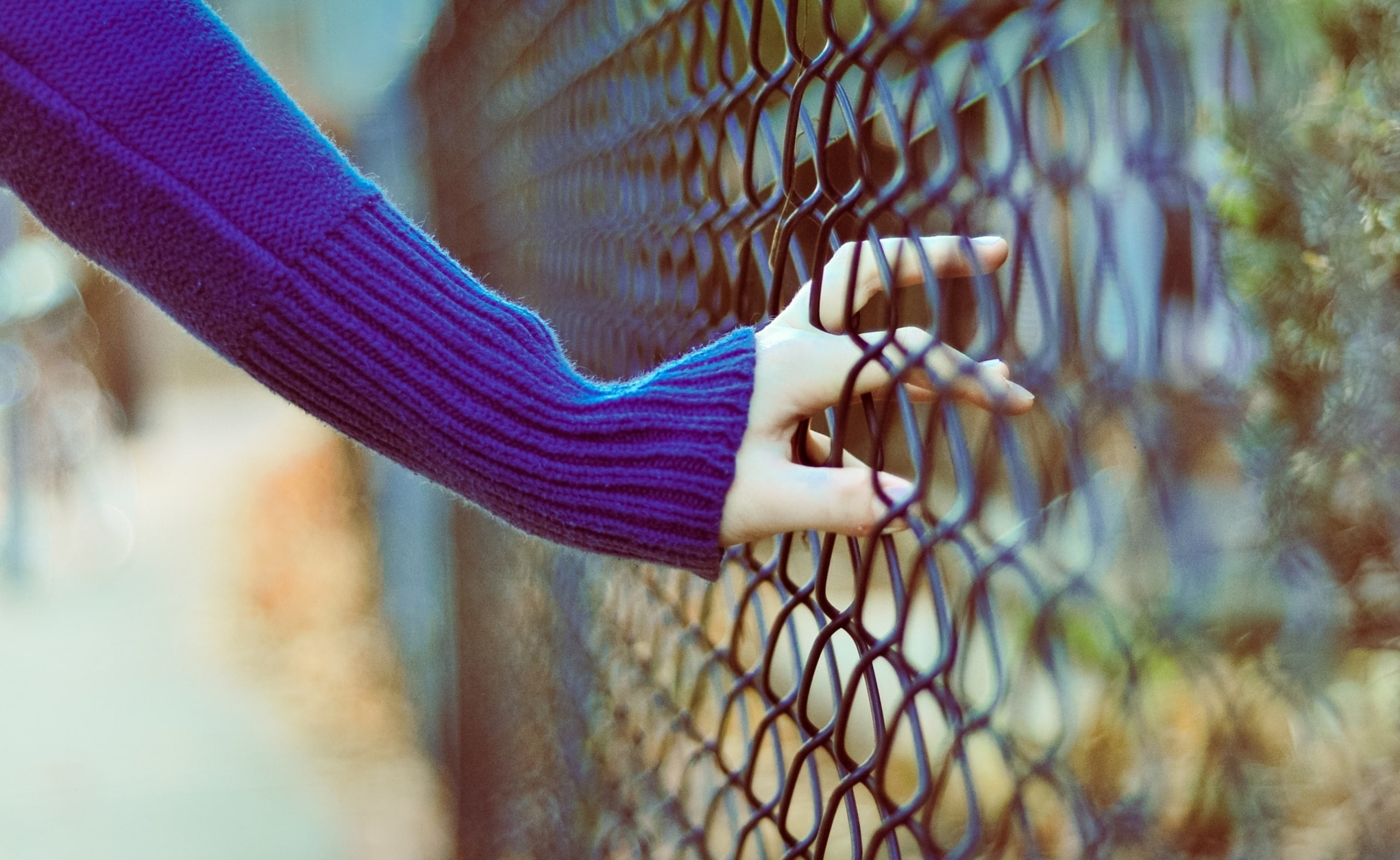 s, one person, focus on foreground, women, day, human body part, teenager, Sweater, 2K, sleeve, human limb, corduroy, barrier, outdoors, close-up, finger, HD Wallpaper