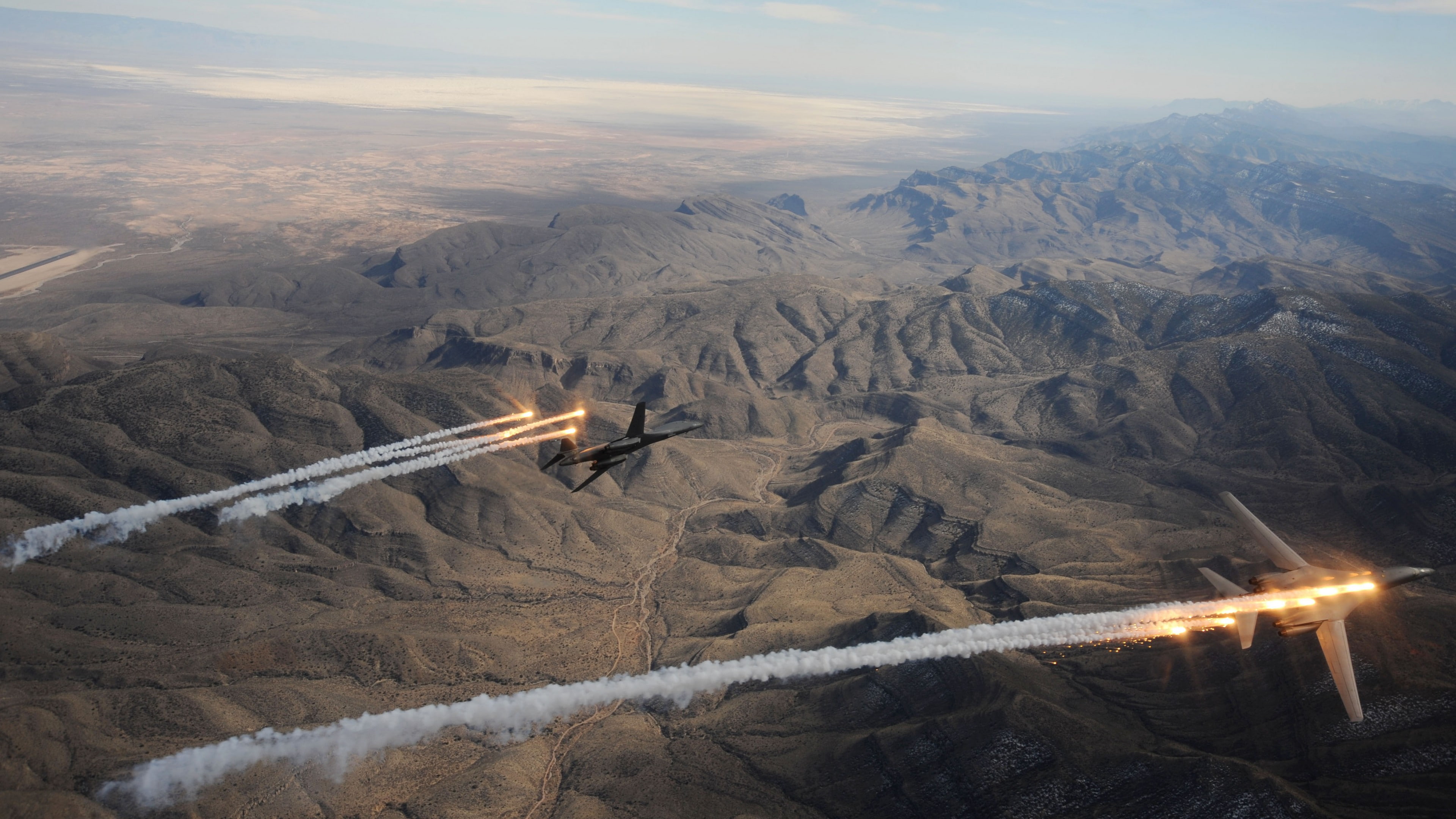daytime, gray, strategic bomber, jets, Boeing, missiles, Lancer, two, Rockwell, chased, seeking, flare, U.S. Air Force, 4K, heat, B-1, fighter, supersonic, HD Wallpaper