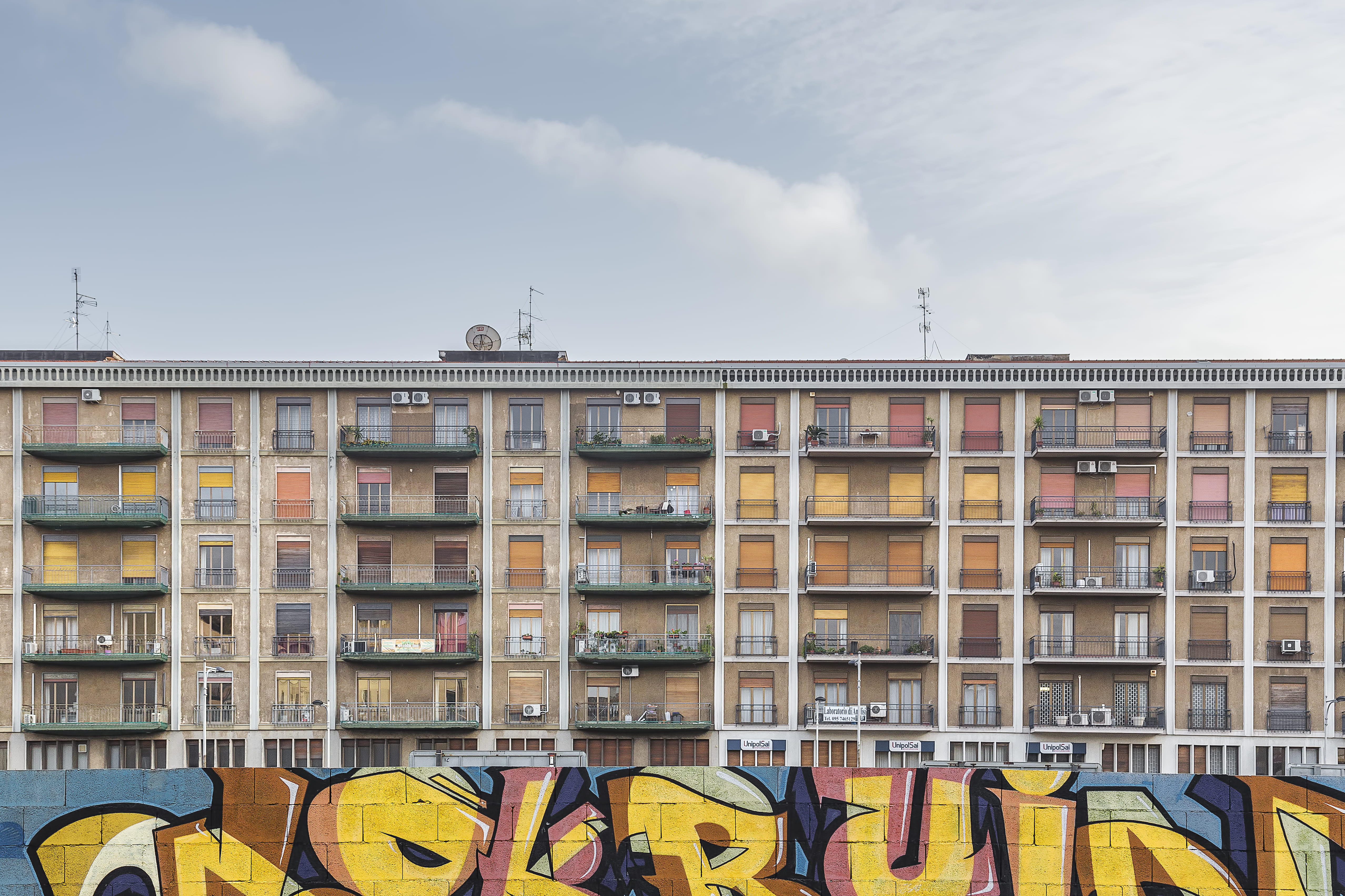 low angle view, building, nature, side by side, painting, shipping container, cityscape, white, brown, cloud - sky, communication, day, mural, yellow, clothing, HD Wallpaper