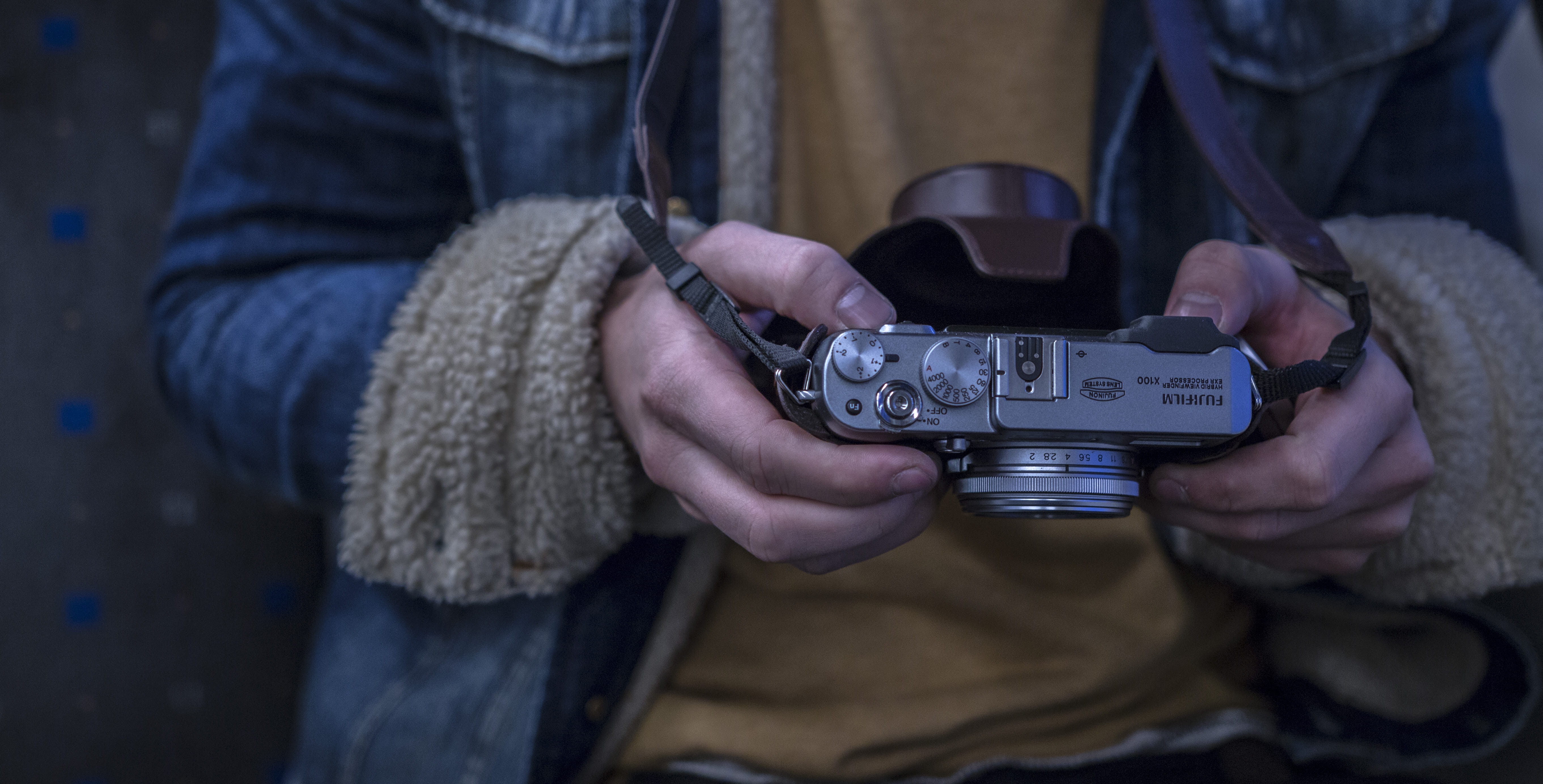 hand, photo, lifestyles, handgun, people, 5K, close-up, blue denim, person, technology, outdoors, one Person, adult, brown, black and gray, human body part, HD Wallpaper