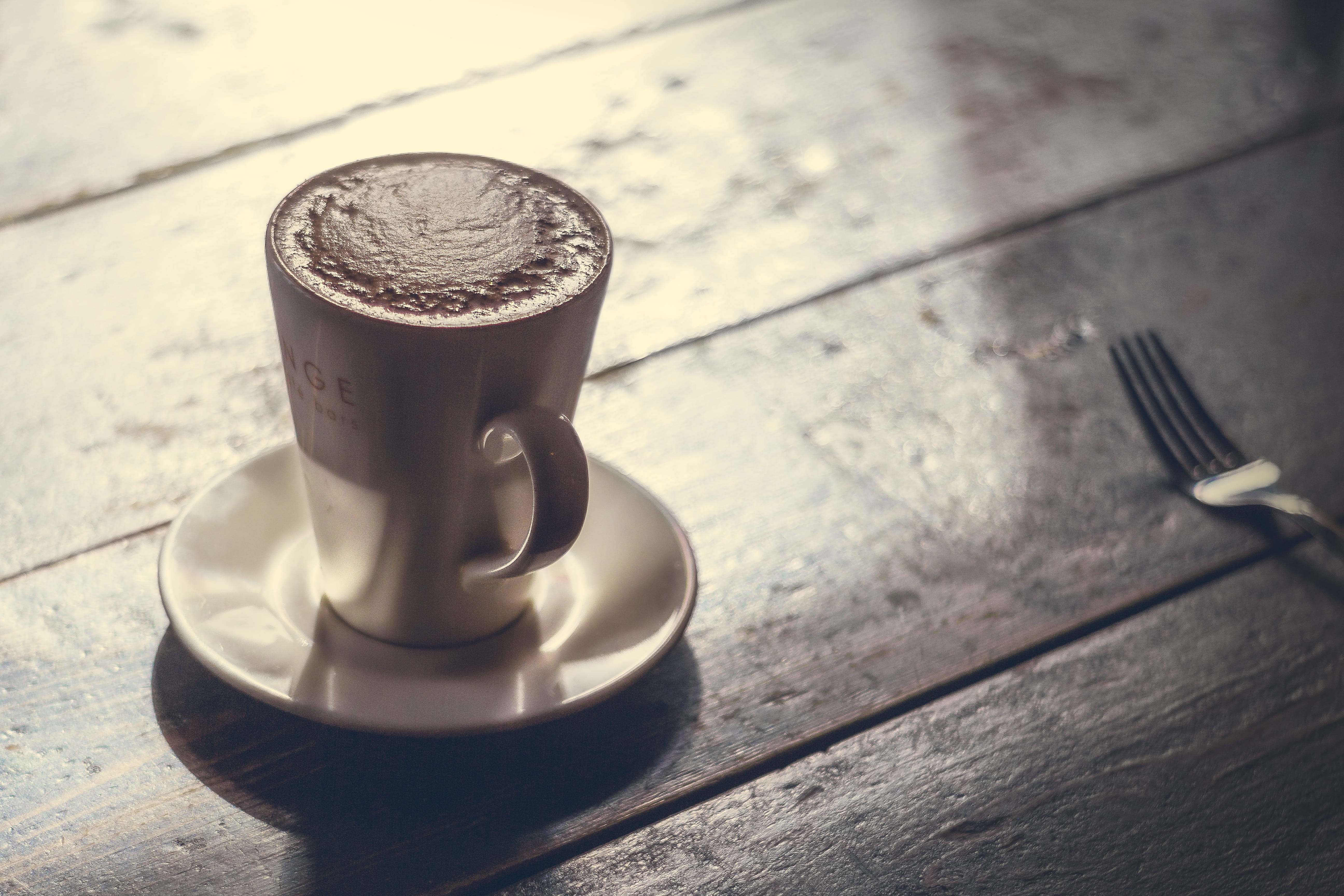 5K, sunlight, crockery, no people, latte, food and drink, lungo, cafe, coffee Cup, high angle view, cortado, fork, silver colored, mug, caffe latte, brown, HD Wallpaper