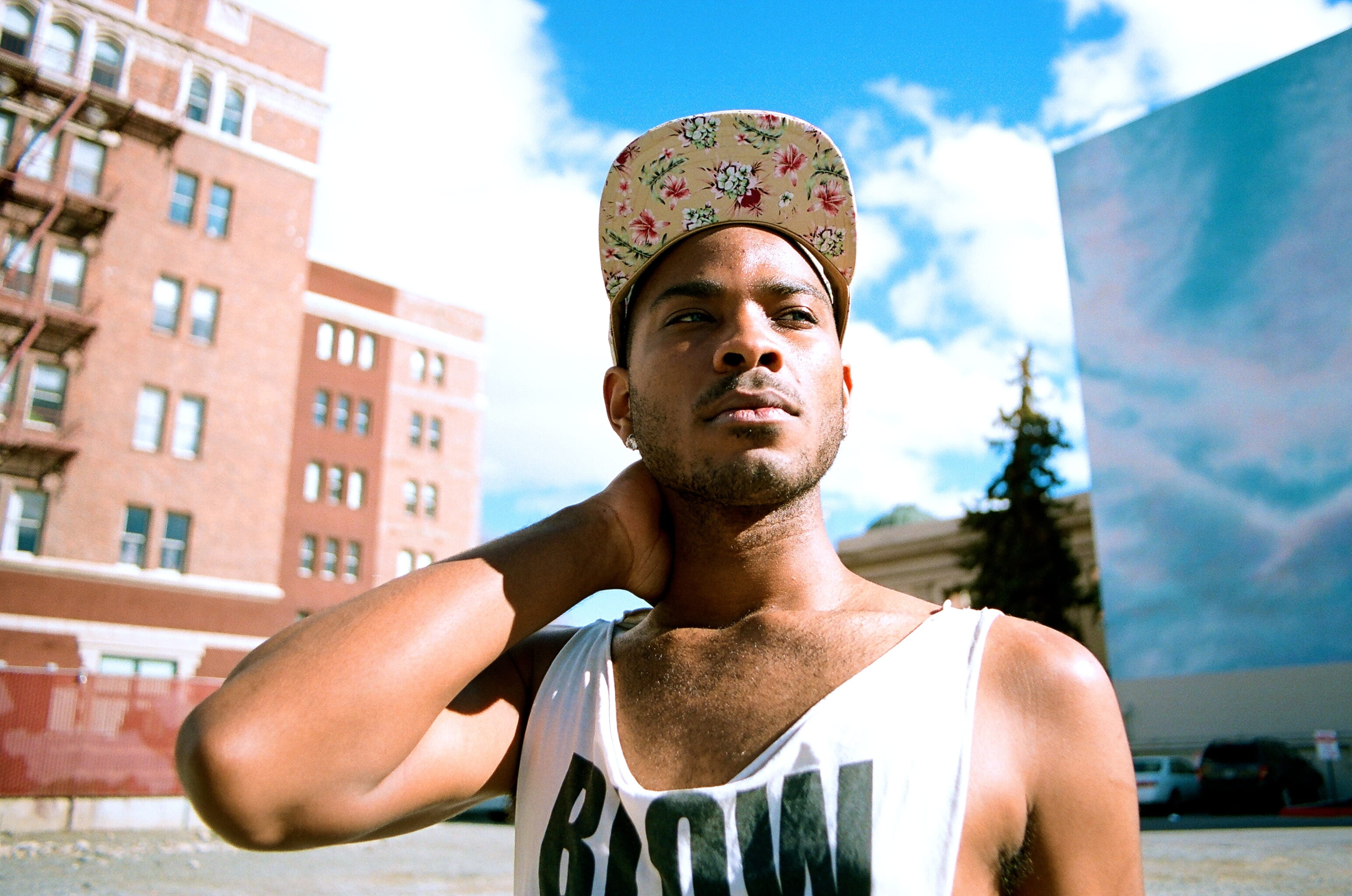 strength, woman, sky, men, top, sport, tank top, adult, young adult, lifestyles, attitude, front view, style, cloudy, cloud, hat, city, blue, outdoors, HD Wallpaper