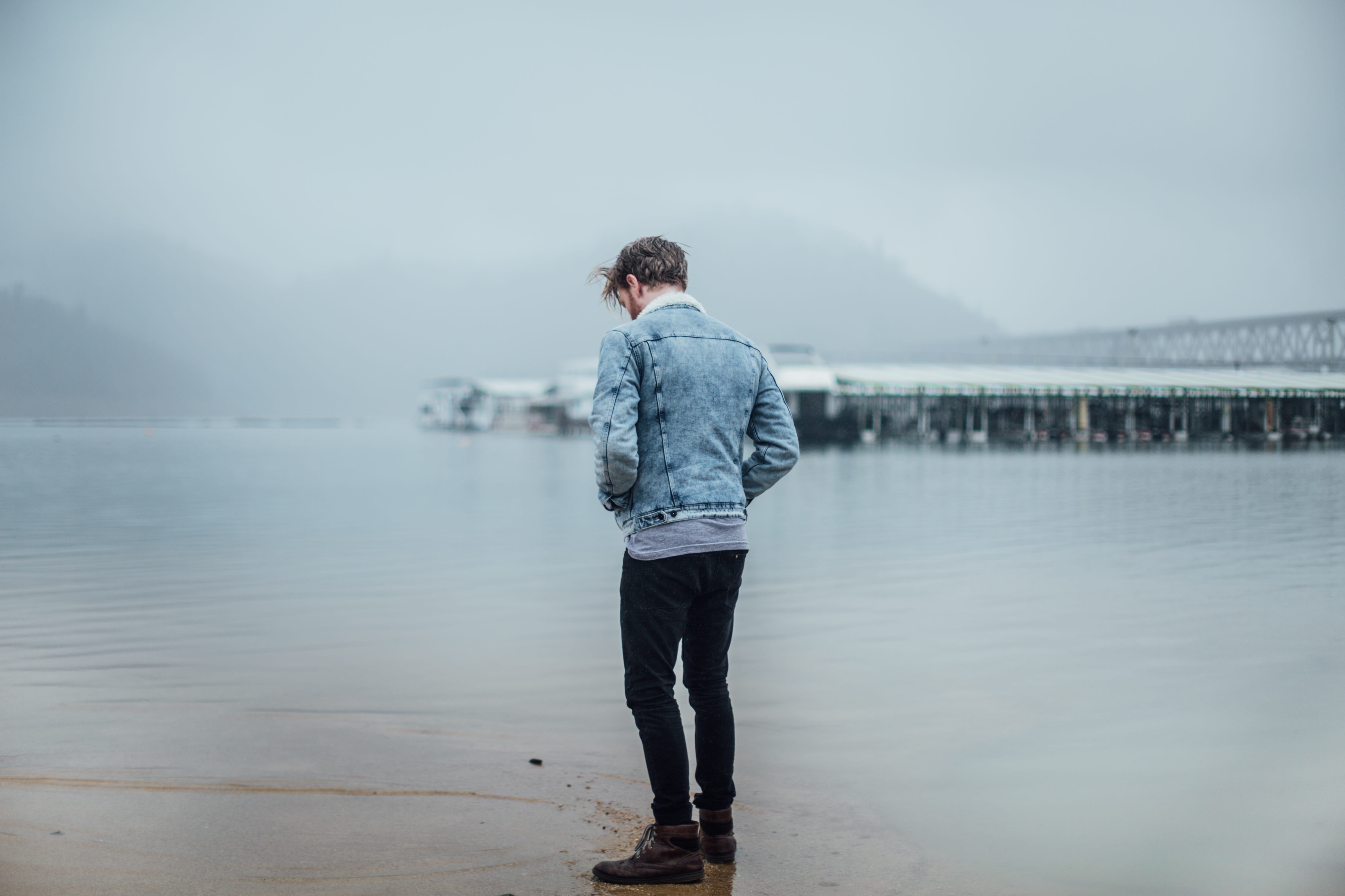 sneakers, jacket, hi tops, down, real people, young adult, casual clothing, full length, style, scenics - nature, head, nature, young men, people, sea, HD Wallpaper