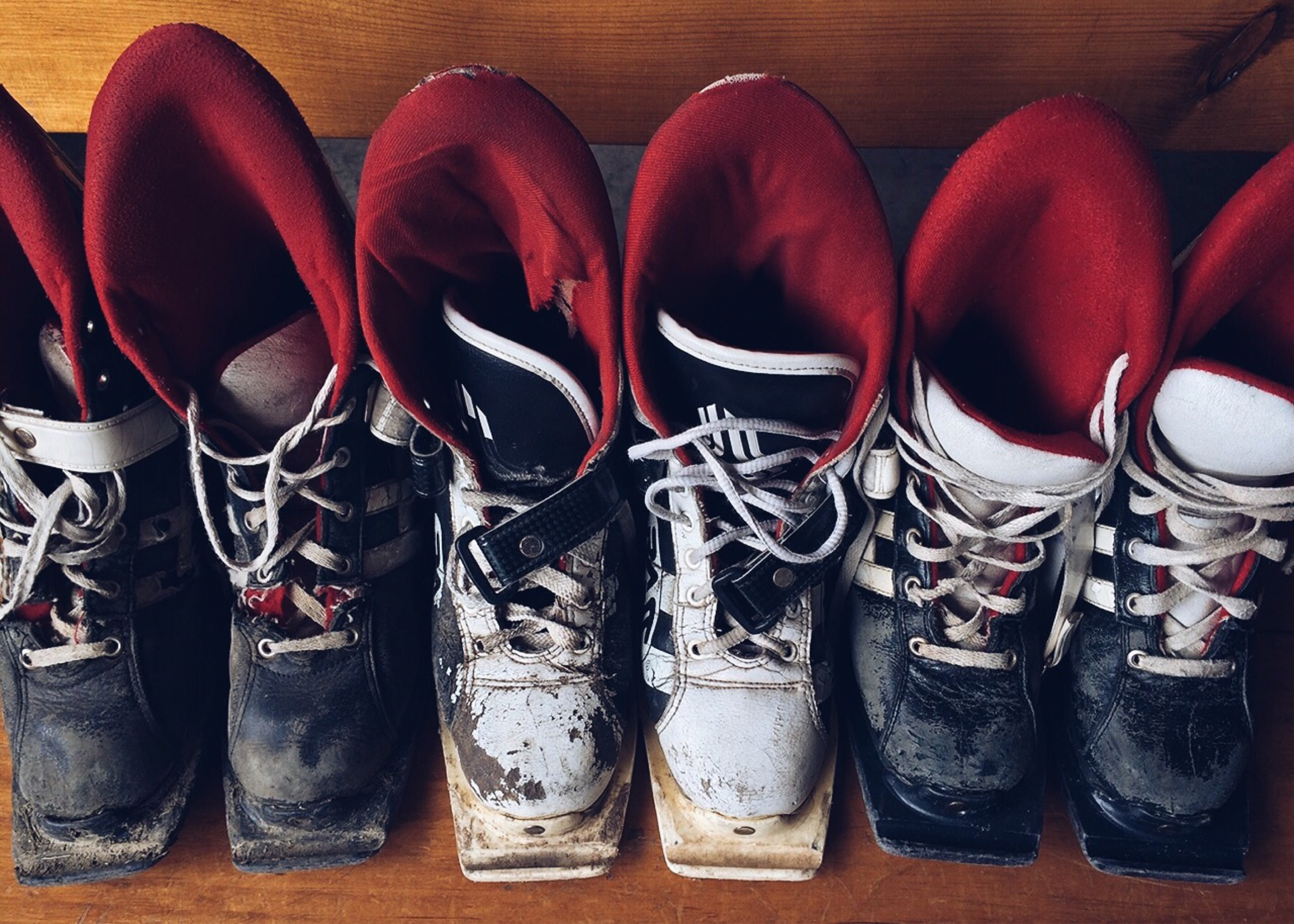 for sale, fashion, shoe, retail display, order, equipment, old, sports Shoe, retail, no people, worn, variation, in a row, arrangement, boot, sport, indoors, HD Wallpaper