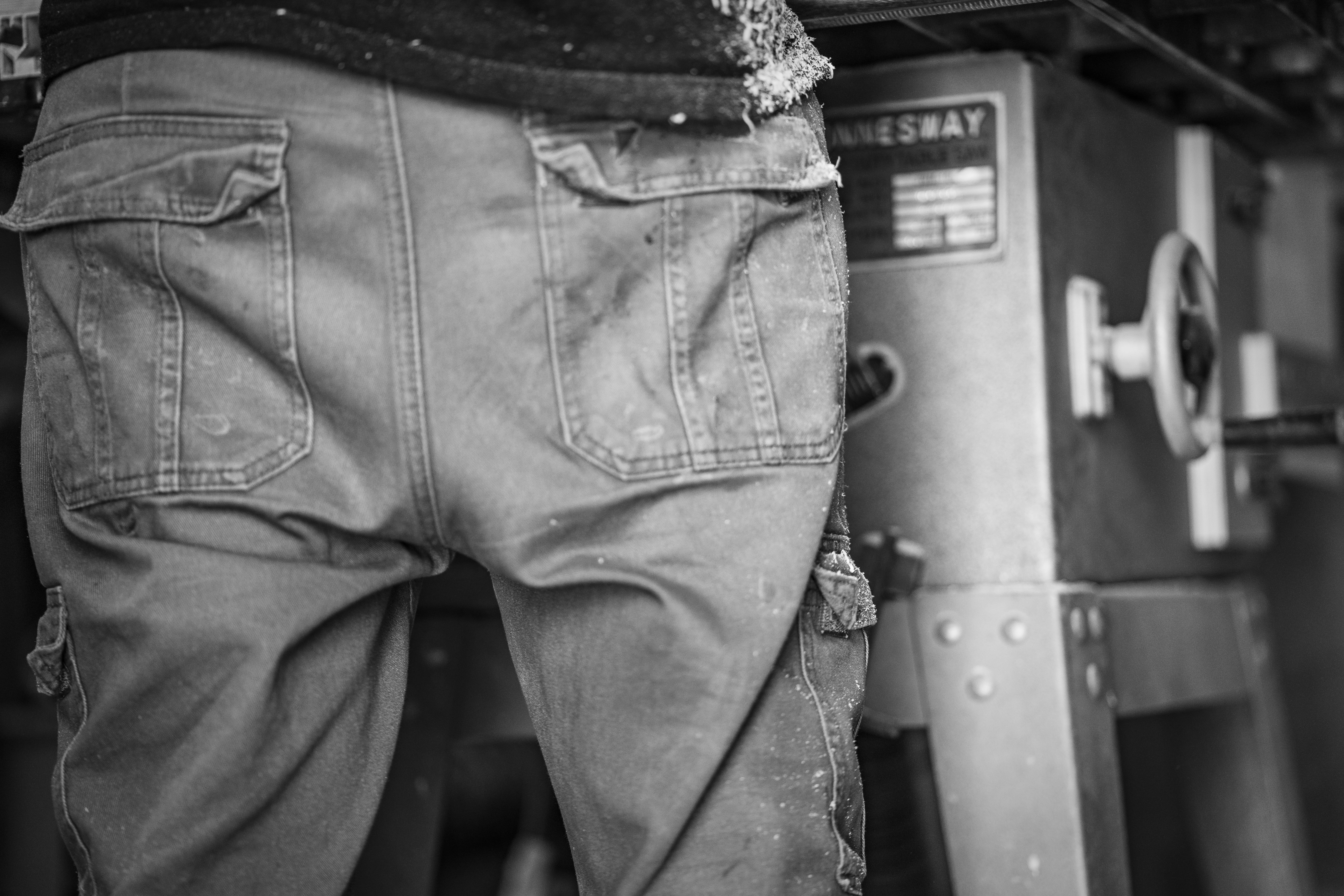 standing, bandw, real people, pents, rear view, jeans, clothing, one person, midsection, outdoors, machine, gear, day, adult, lifestyles, men, human body part, HD Wallpaper