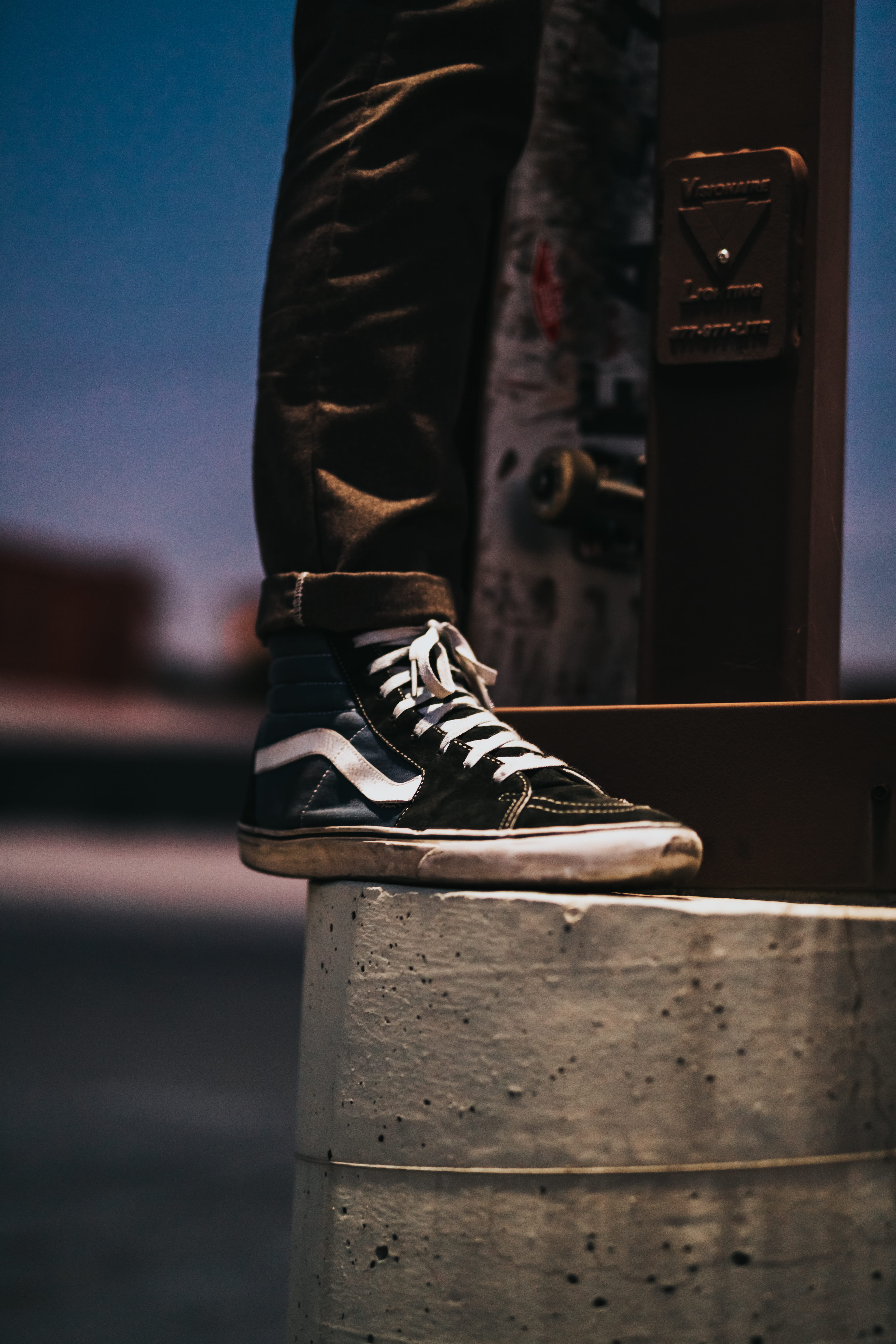 jeans, vans, limb, blue, shoes, low section, sneakers, day, black, hi, stepping, wearing, body part, leisure activity, sneaker, edge, human limb, human foot, Phone HD Wallpaper