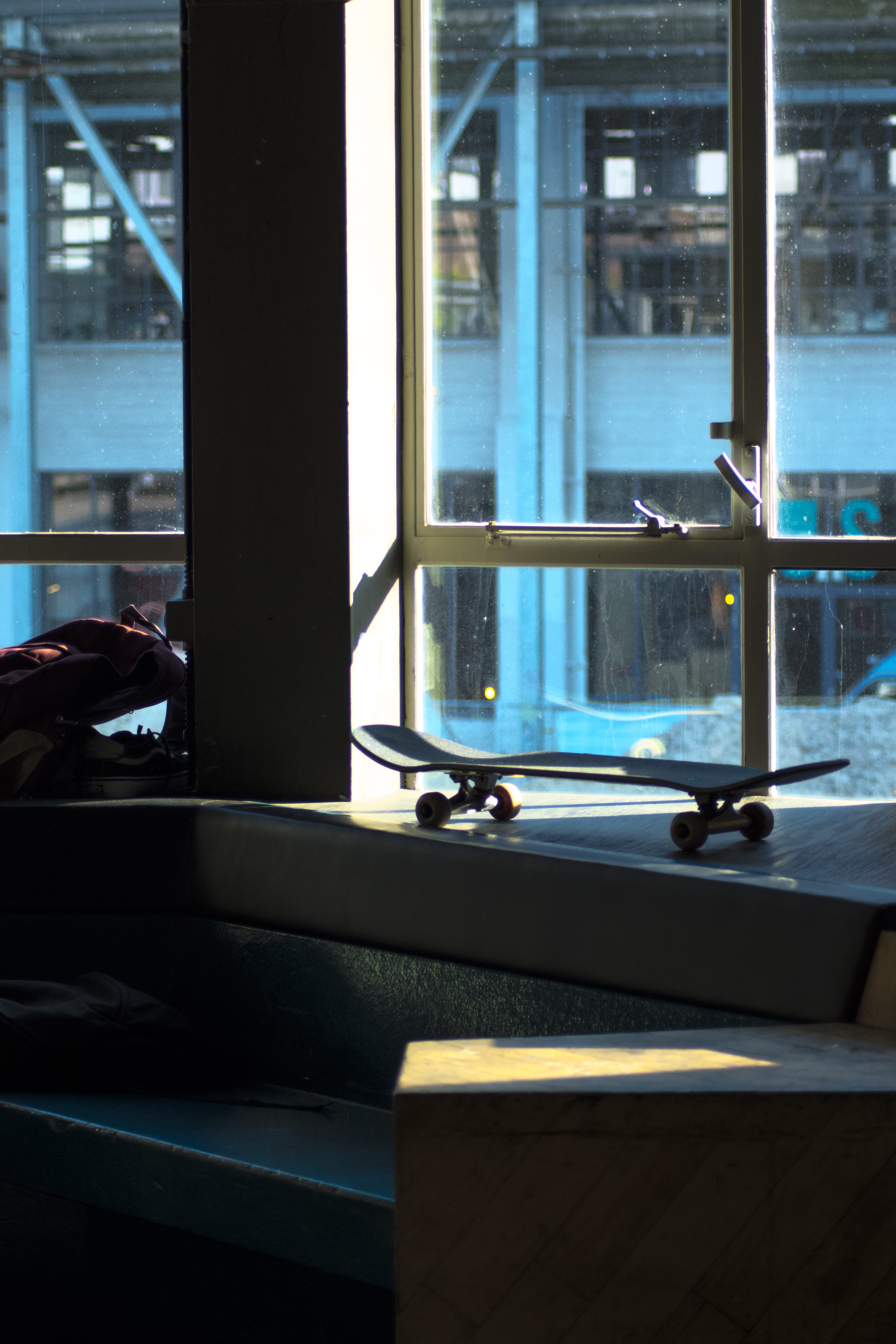 handrail, focus on foreground, nature, window frame, one person, exercise, furniture, skateboard, flooring, sports, beside, glass, reflection, door, window, Phone HD Wallpaper