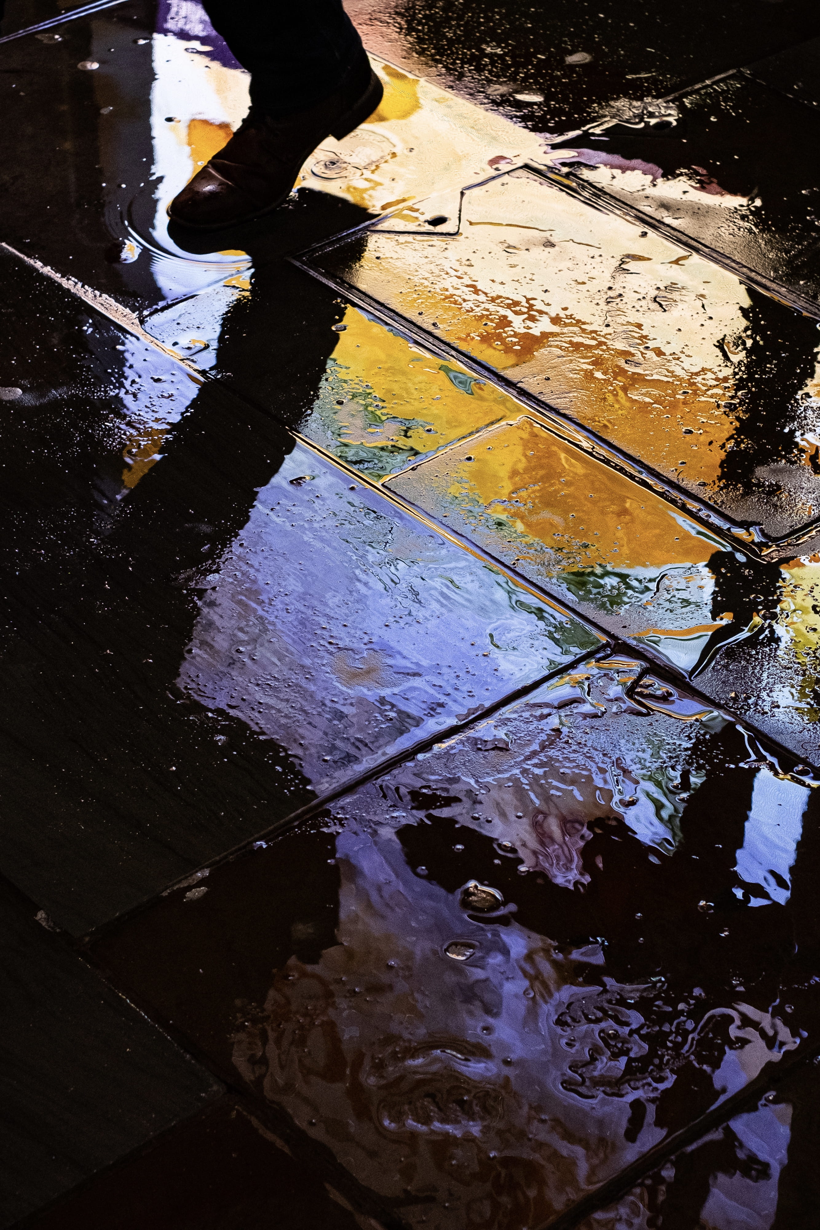 vessel, lifestyles, human leg, low section, human limb, banister, duck, drain, person, wet, railing, sunlight, human body part, rain, tar, human foot, transportation, Phone HD Wallpaper