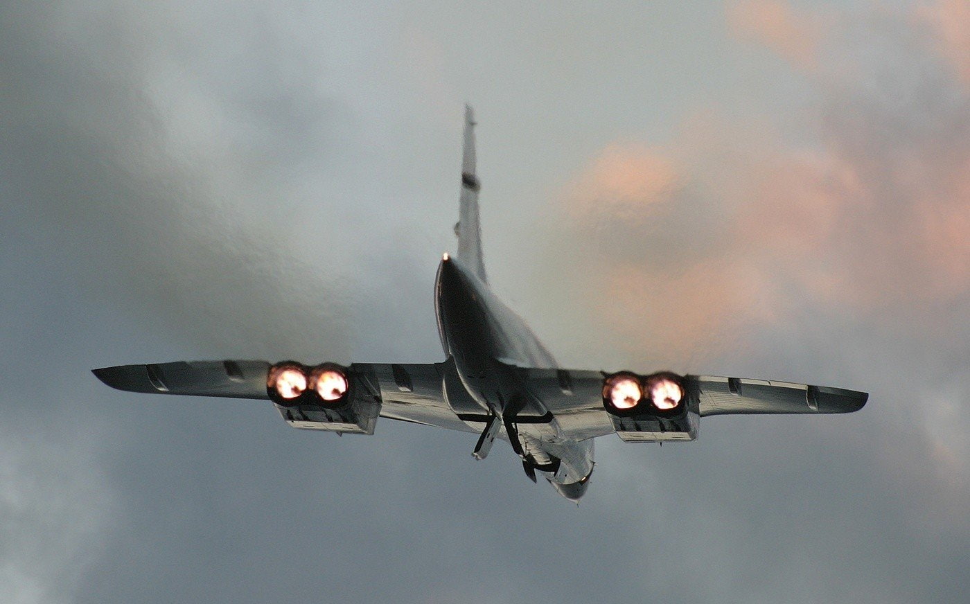 mode of transportation, sky, airplane concorde, outdoors, transportation, 720P, flying, air force, directly below, government, above, mid-air, nature, HD Wallpaper