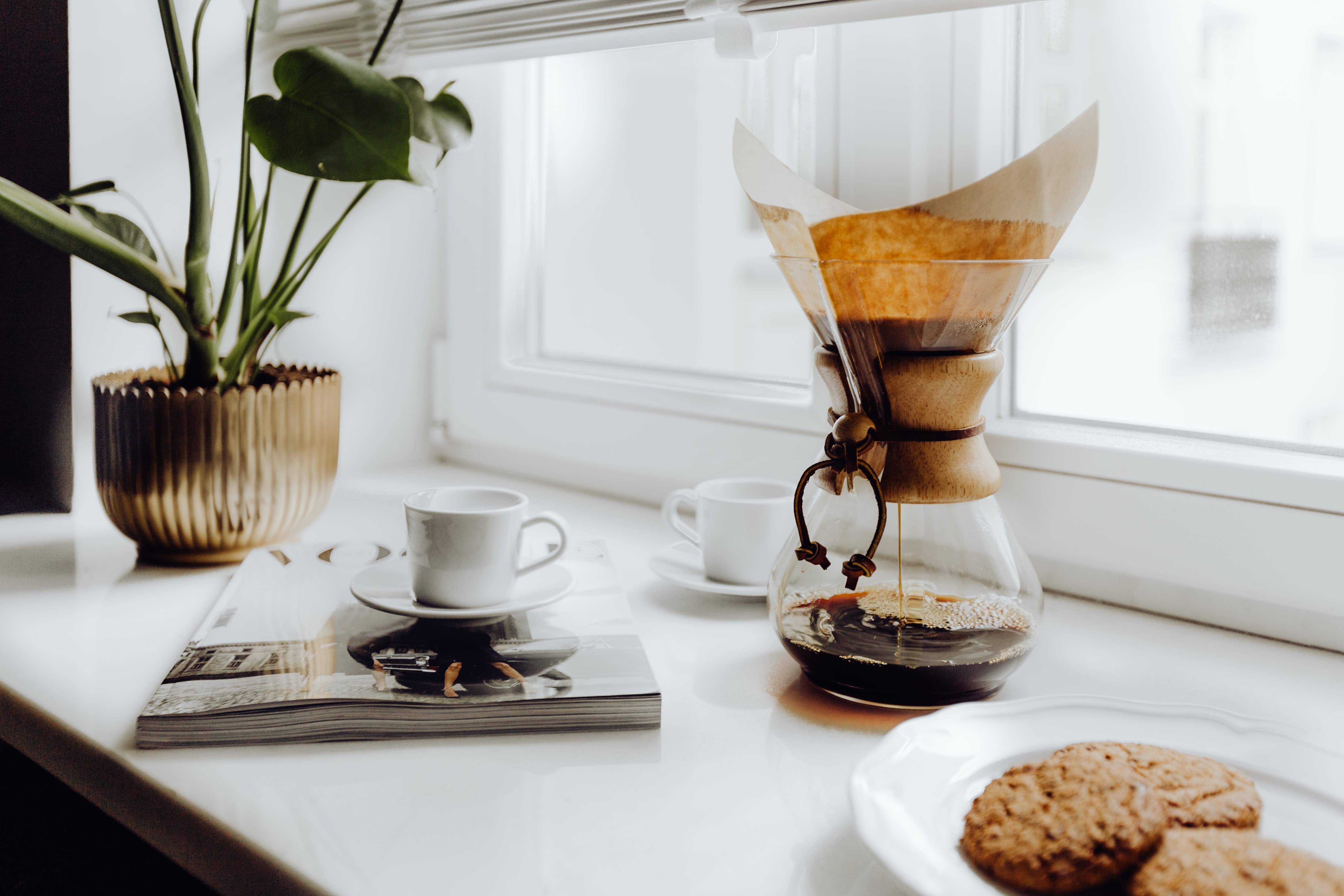 brewing, food, hot drink, plate, still life, tray, cup, drink, coffee - drink, crockery, mug, sweet food, 5K, coffee, coffeemaker, home interior, baked, HD Wallpaper