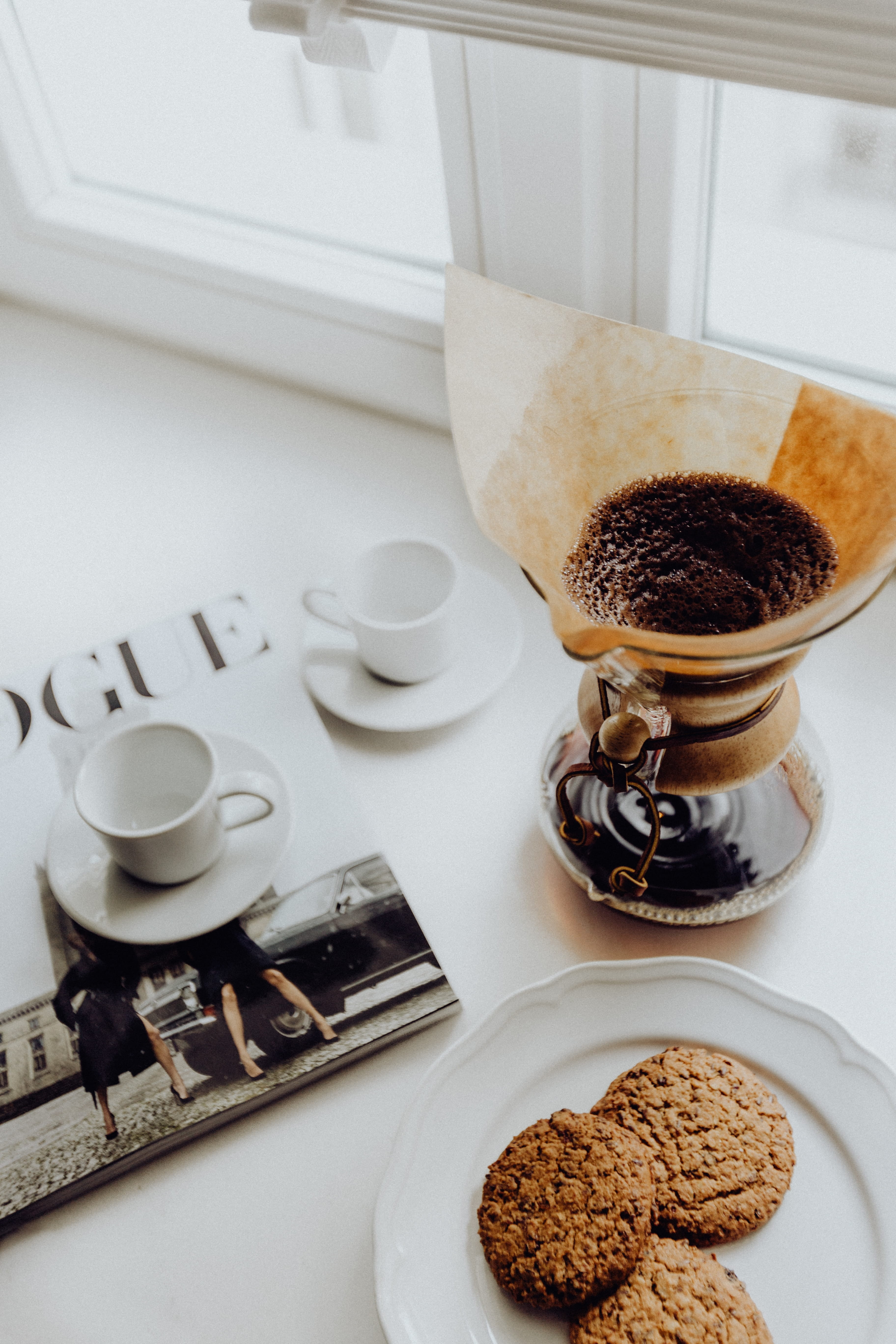 breakfast, brewing, 5K, morning, mug, sweet food, food, coffee - drink, still life, drink, plate, wave, cookies, chemex, refreshment, baked, third, cup, Phone HD Wallpaper