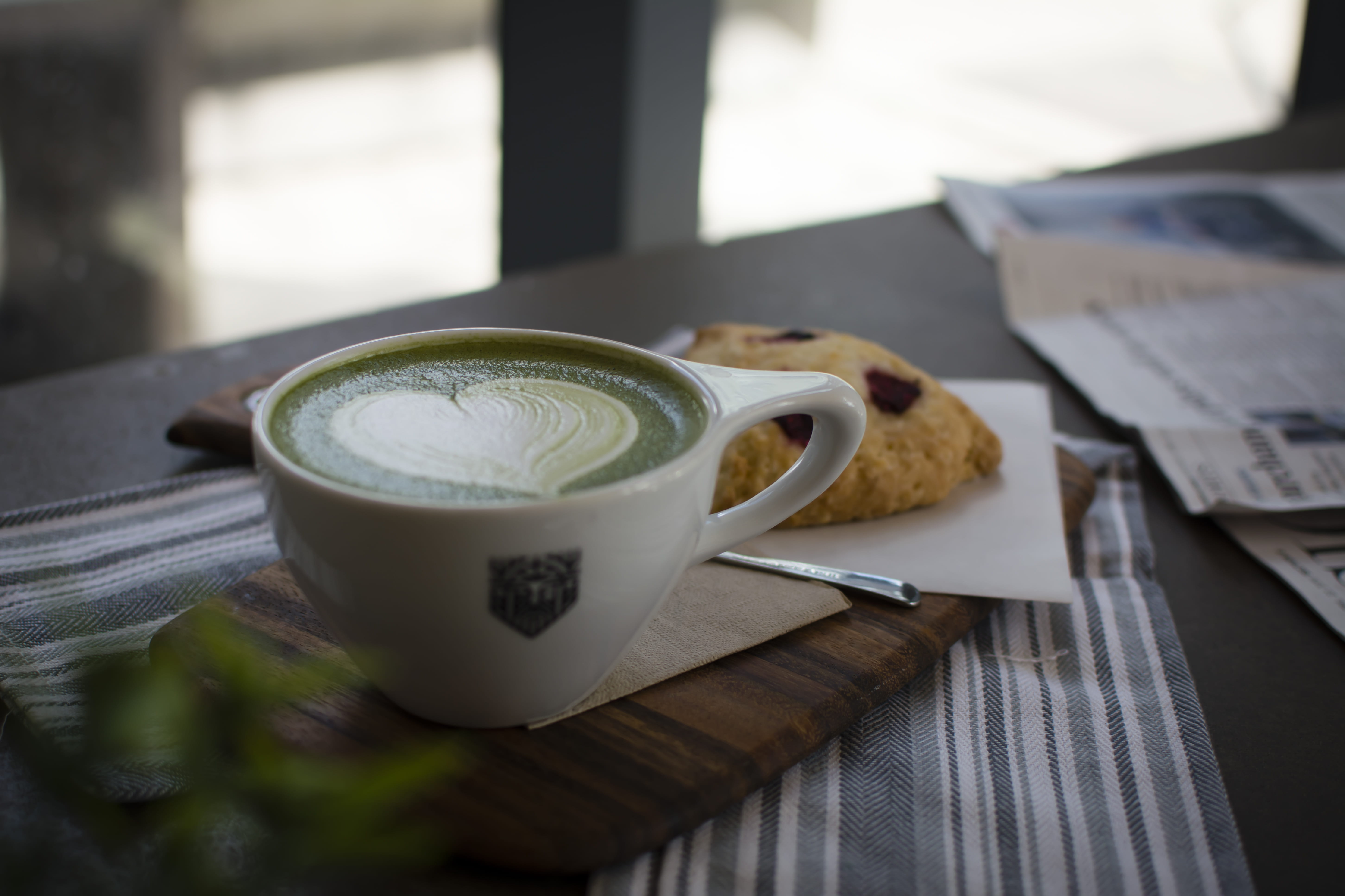 coffee - drink, cup, crockery, coffee cup, frothy drink, non-alcoholic beverage, freshness, beverage, coffeegraphy, no people, focus on foreground, hot drink, HD Wallpaper